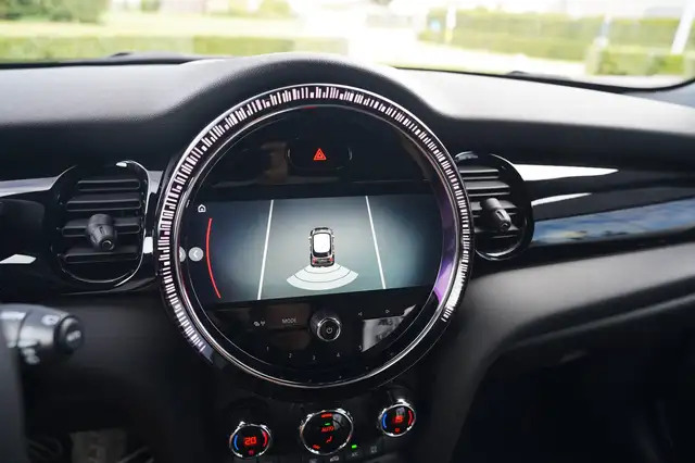 Mini Hatch view 26