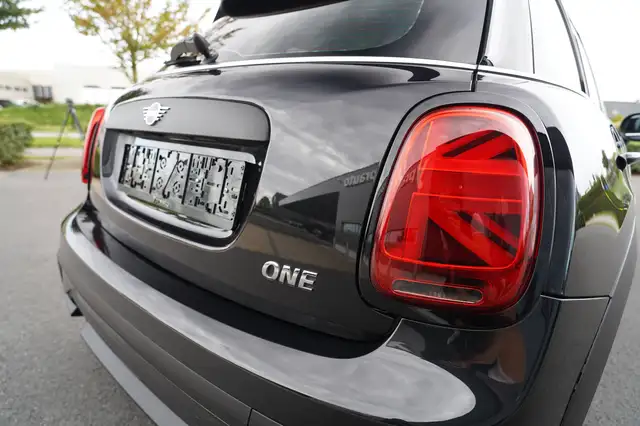 Mini Hatch view 9