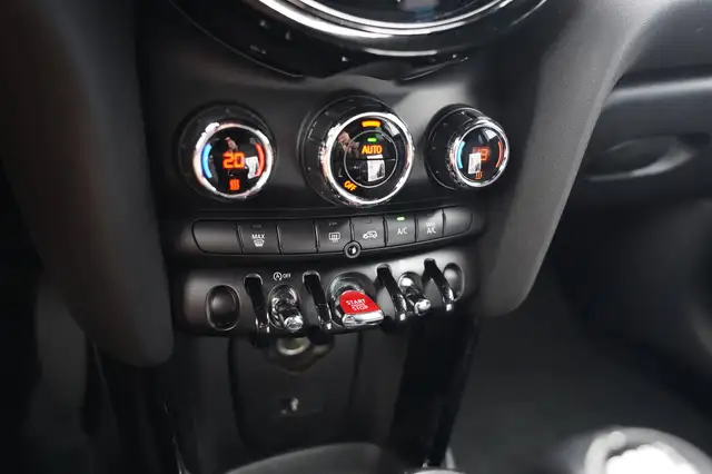 Mini Hatch view 28