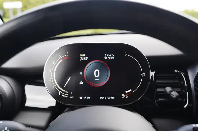 Mini Hatch view 18