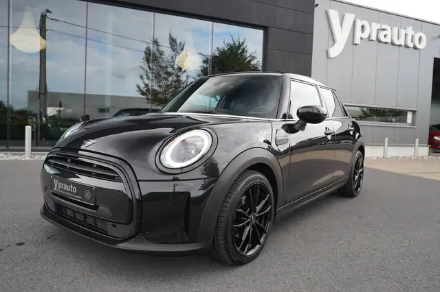 Mini Hatch view 6