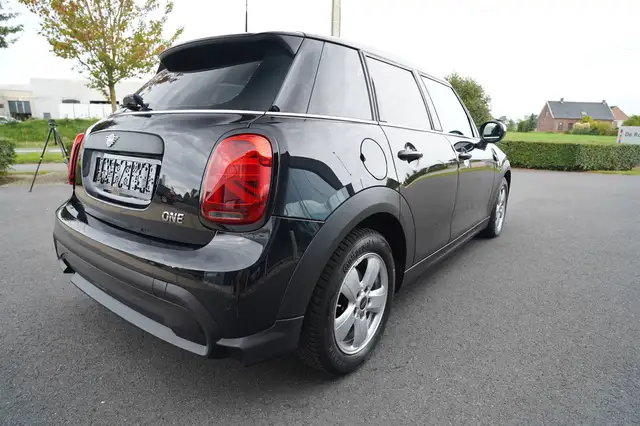Mini Hatch view 10