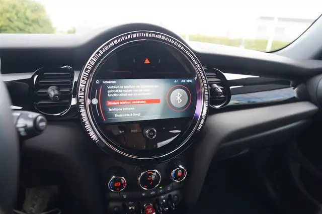 Mini Hatch view 24