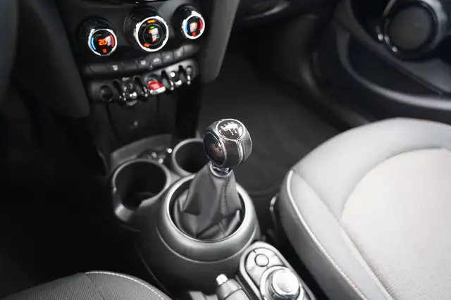 Mini Hatch view 27