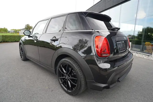Mini Hatch view 12