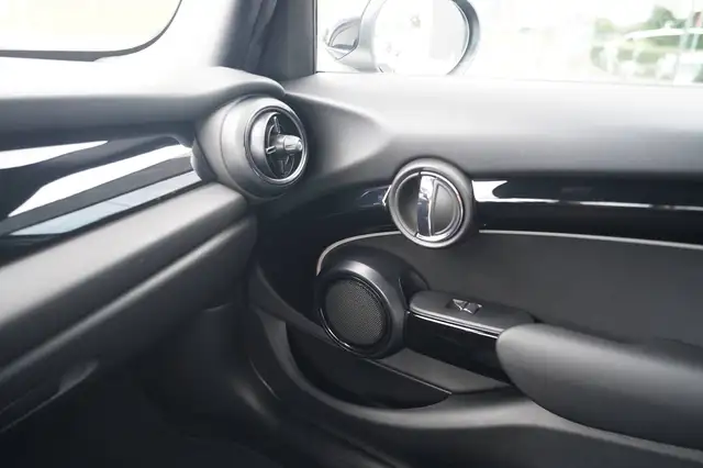 Mini Hatch view 30