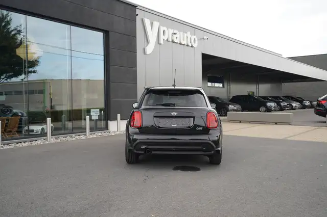 Mini Hatch view 4