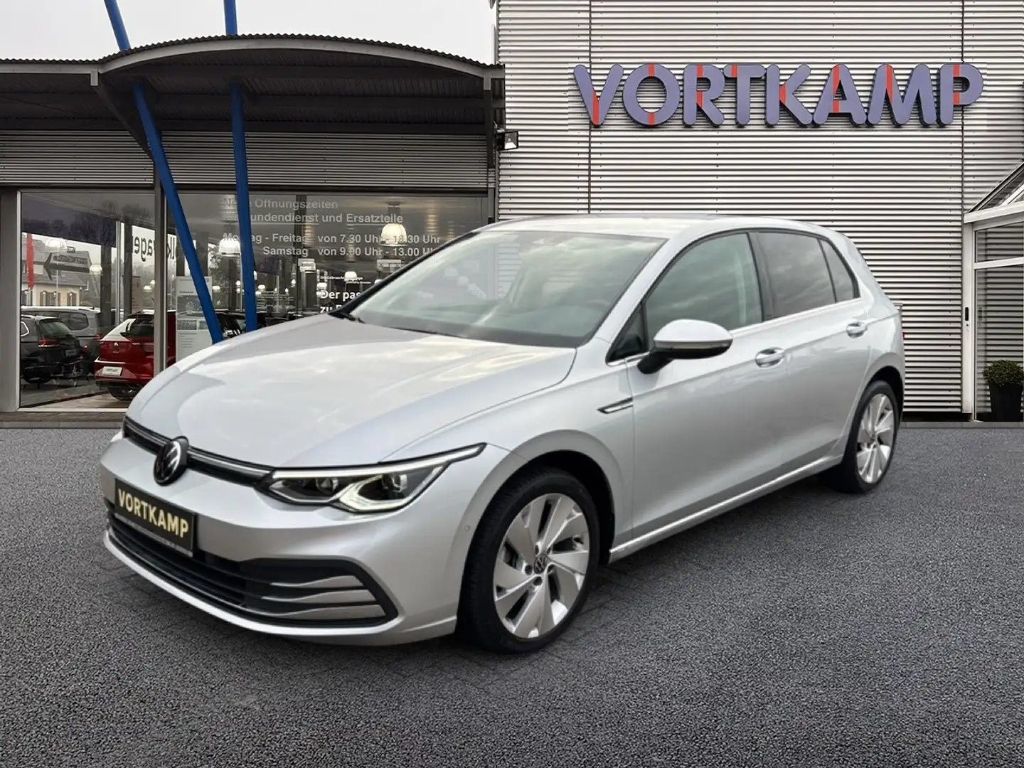 Volkswagen Golf VIII Lim. Style Kamera/KeylessAccess Silber - 2