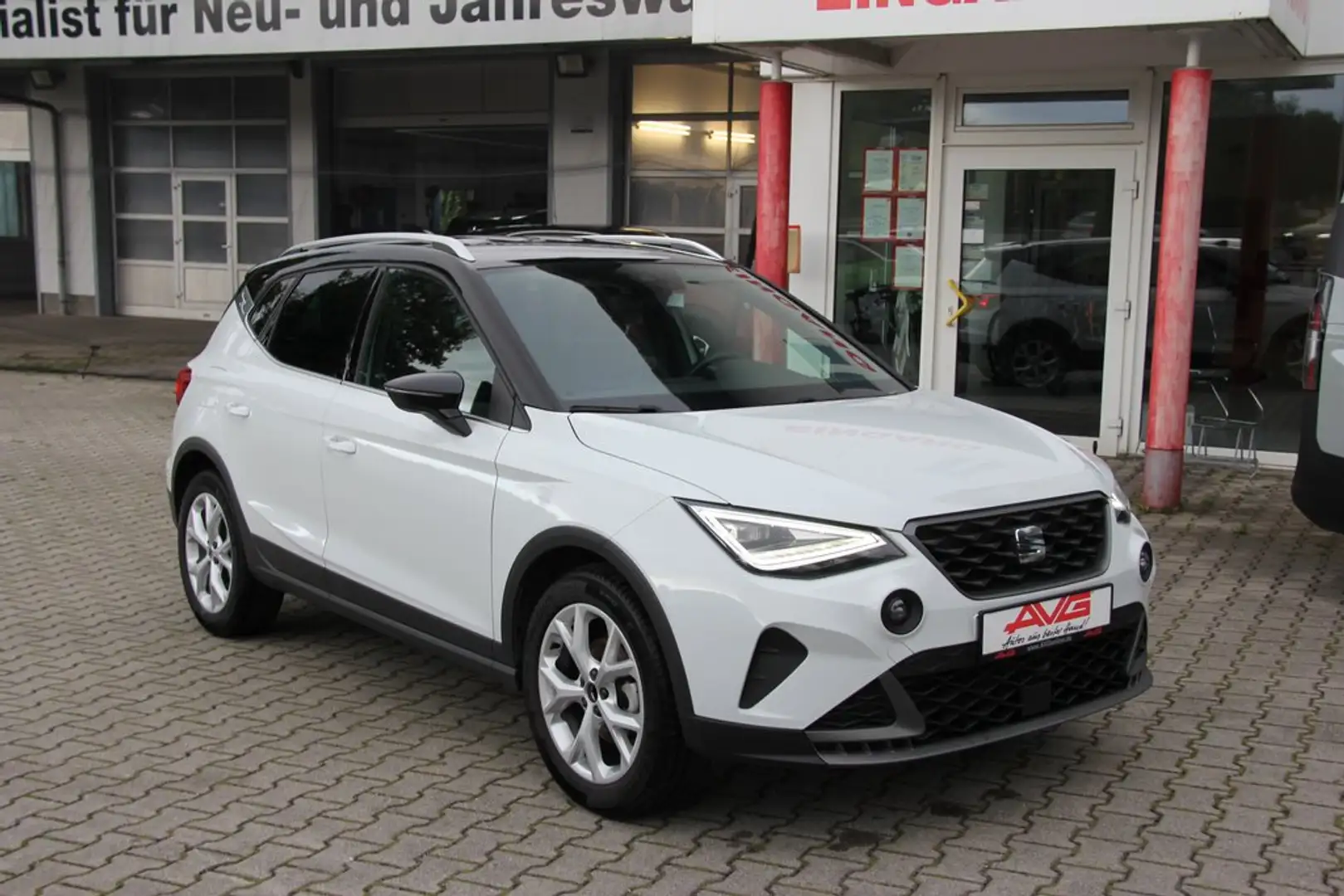 SEAT Arona 1.0 TSI FR LED Adaptiv Tempomat 17Zoll Weiß - 1