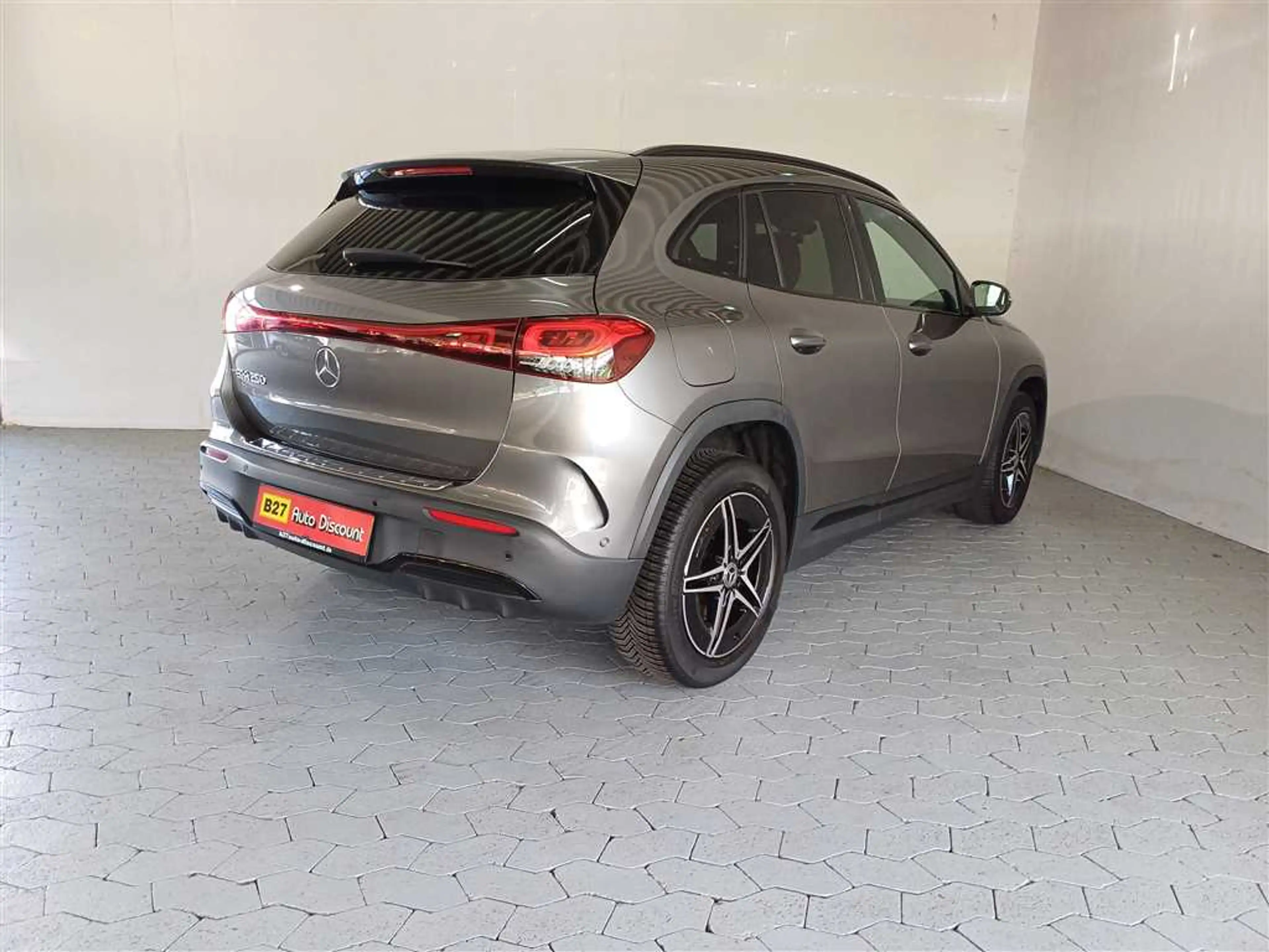 Mercedes-Benz EQA 250 AMG Line LED+NAVI+PDC — photo 10