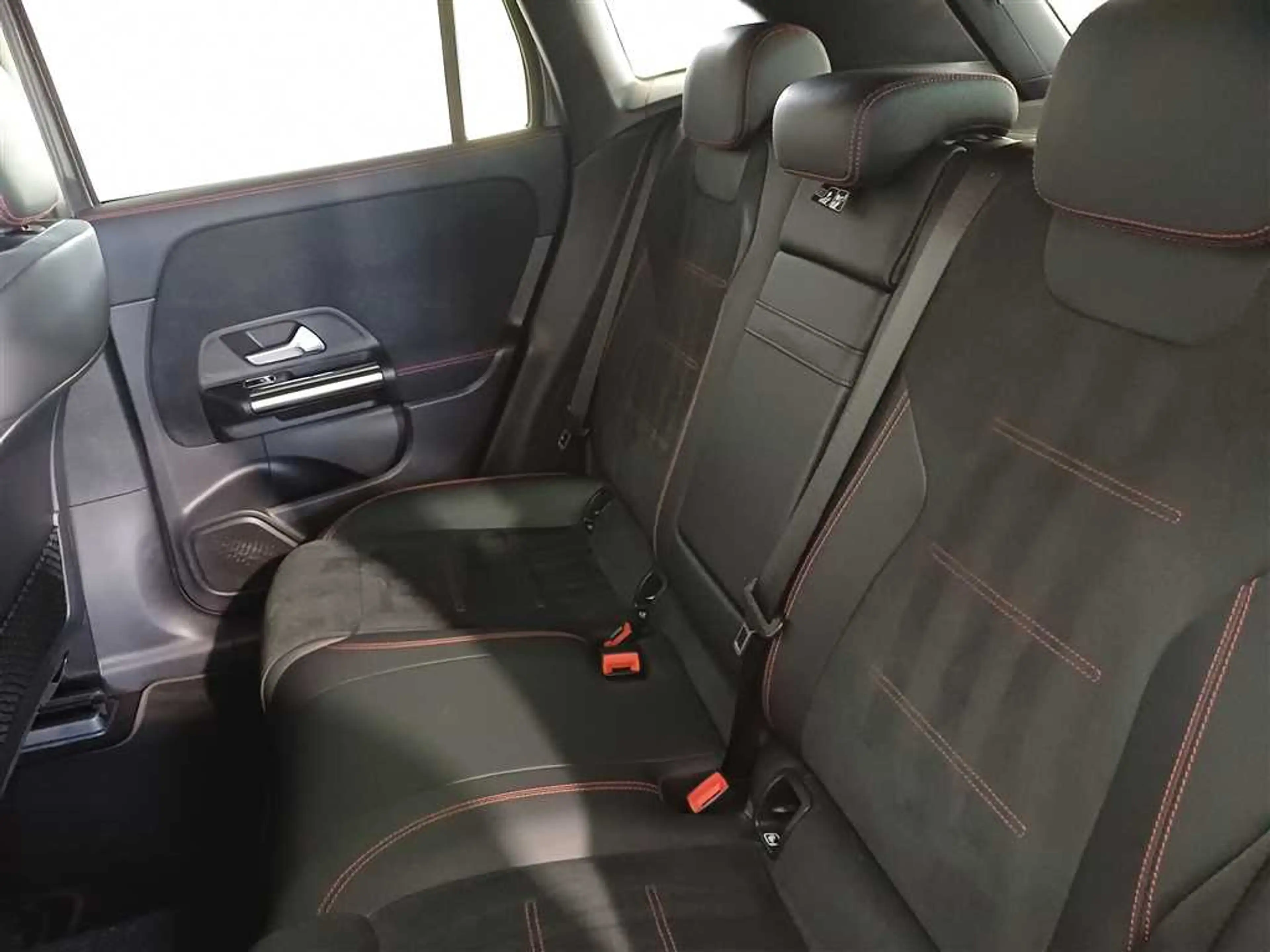 Mercedes-Benz EQA 250 AMG Line LED+NAVI+PDC — photo 3