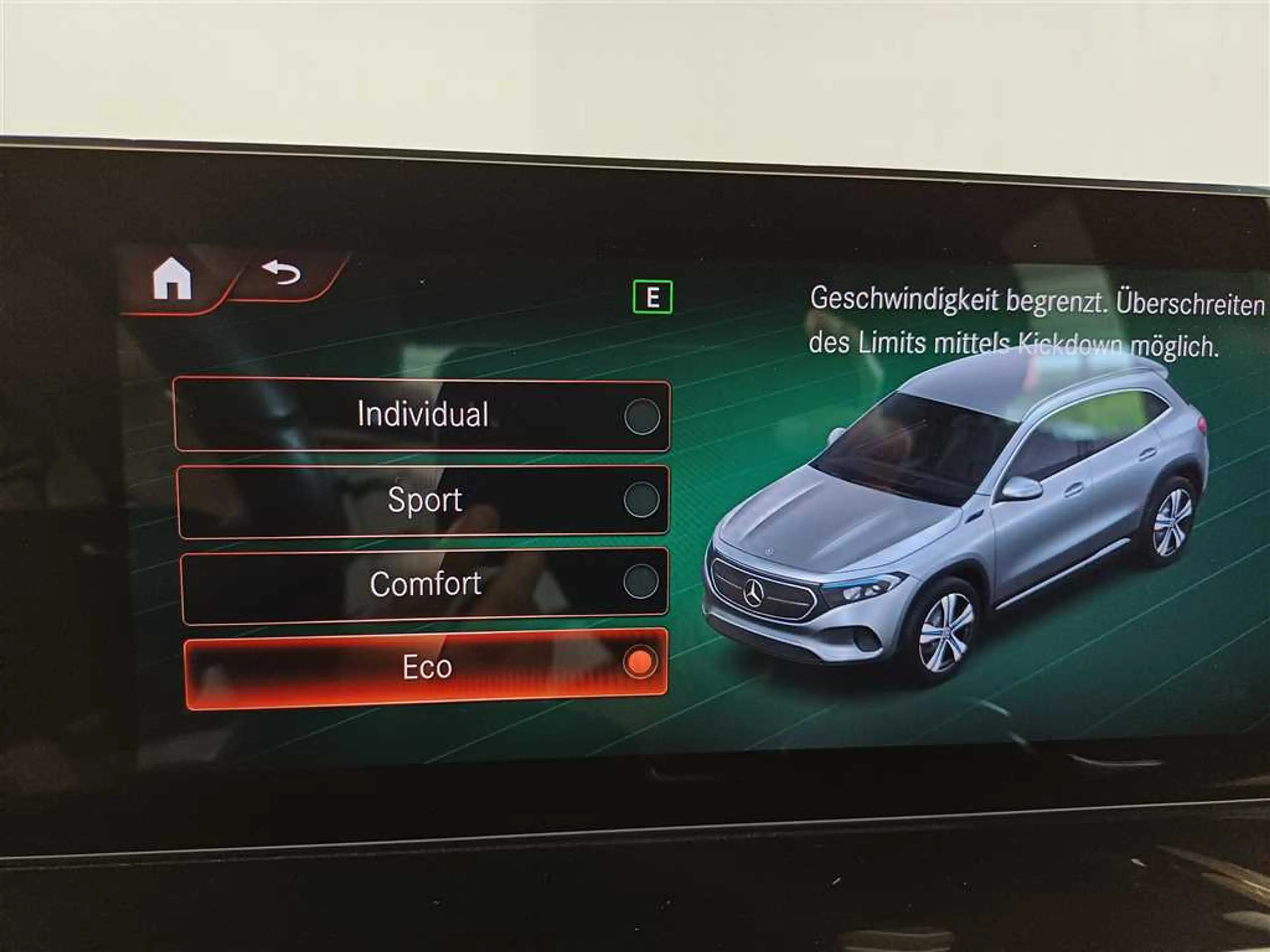 Mercedes-Benz EQA 250 AMG Line LED+NAVI+PDC — photo 7