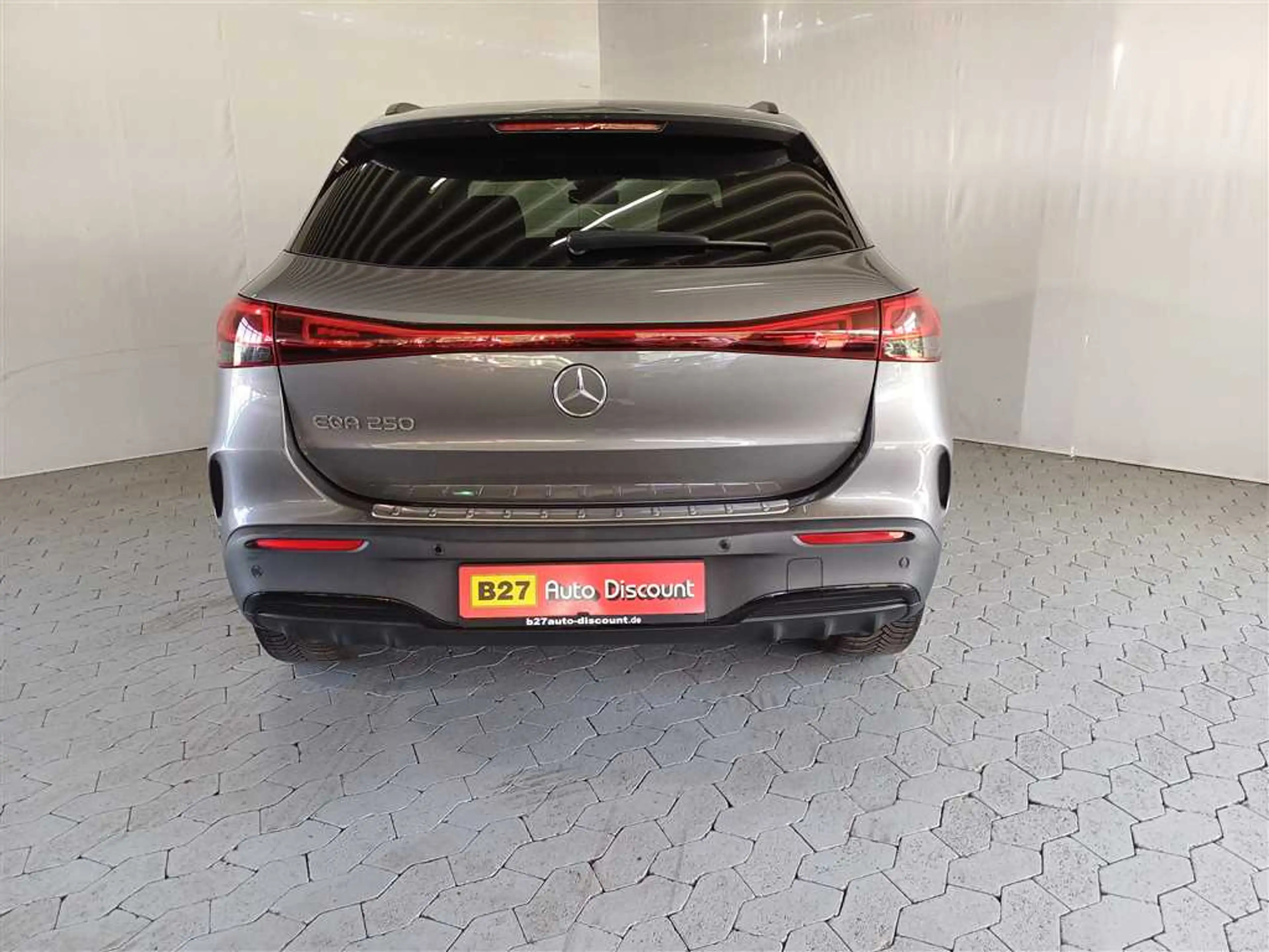 Mercedes-Benz EQA 250 AMG Line LED+NAVI+PDC — photo 4
