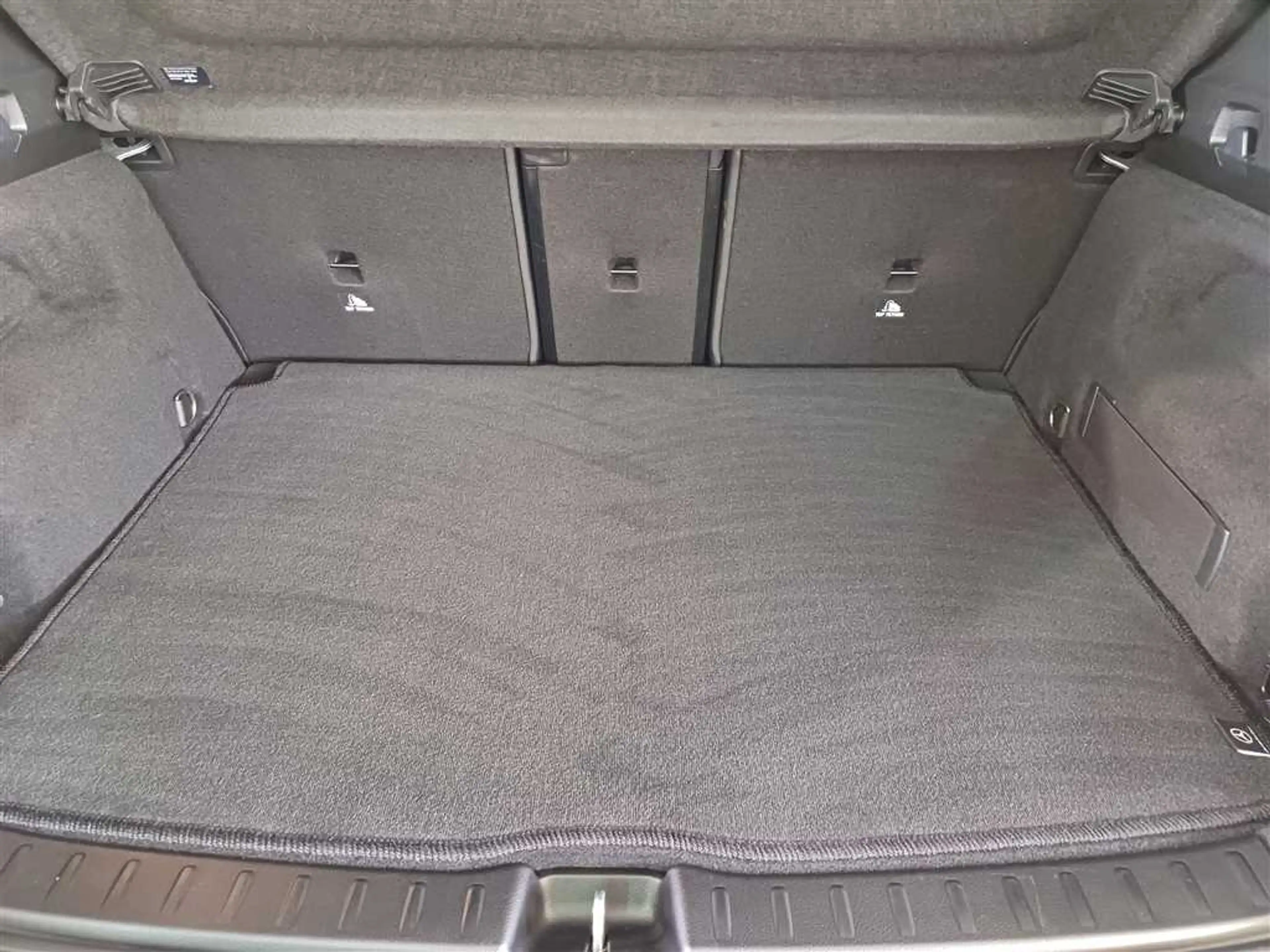 Mercedes-Benz EQA 250 AMG Line LED+NAVI+PDC — photo 13