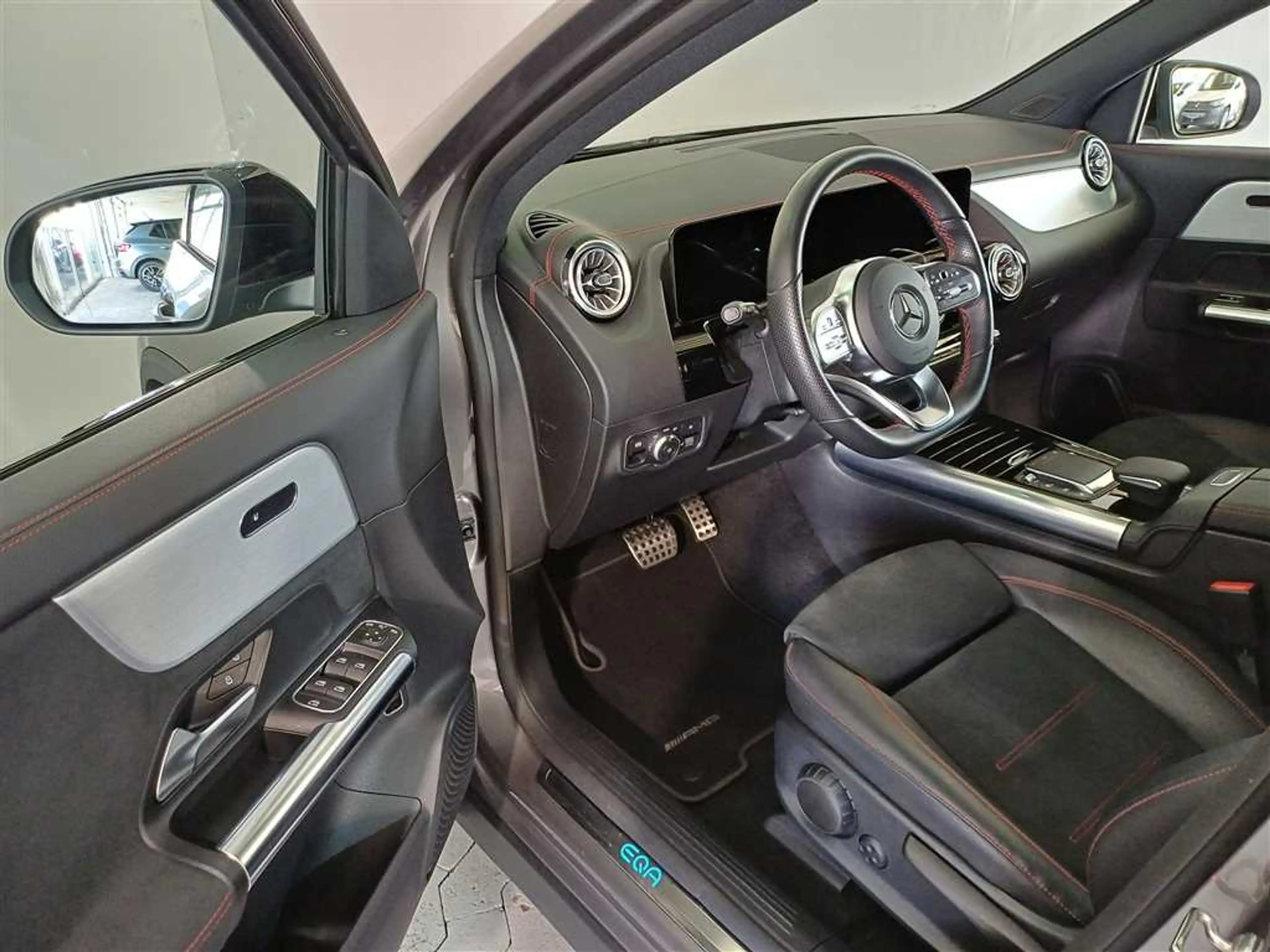 Mercedes-Benz EQA 250 AMG Line LED+NAVI+PDC — photo 11