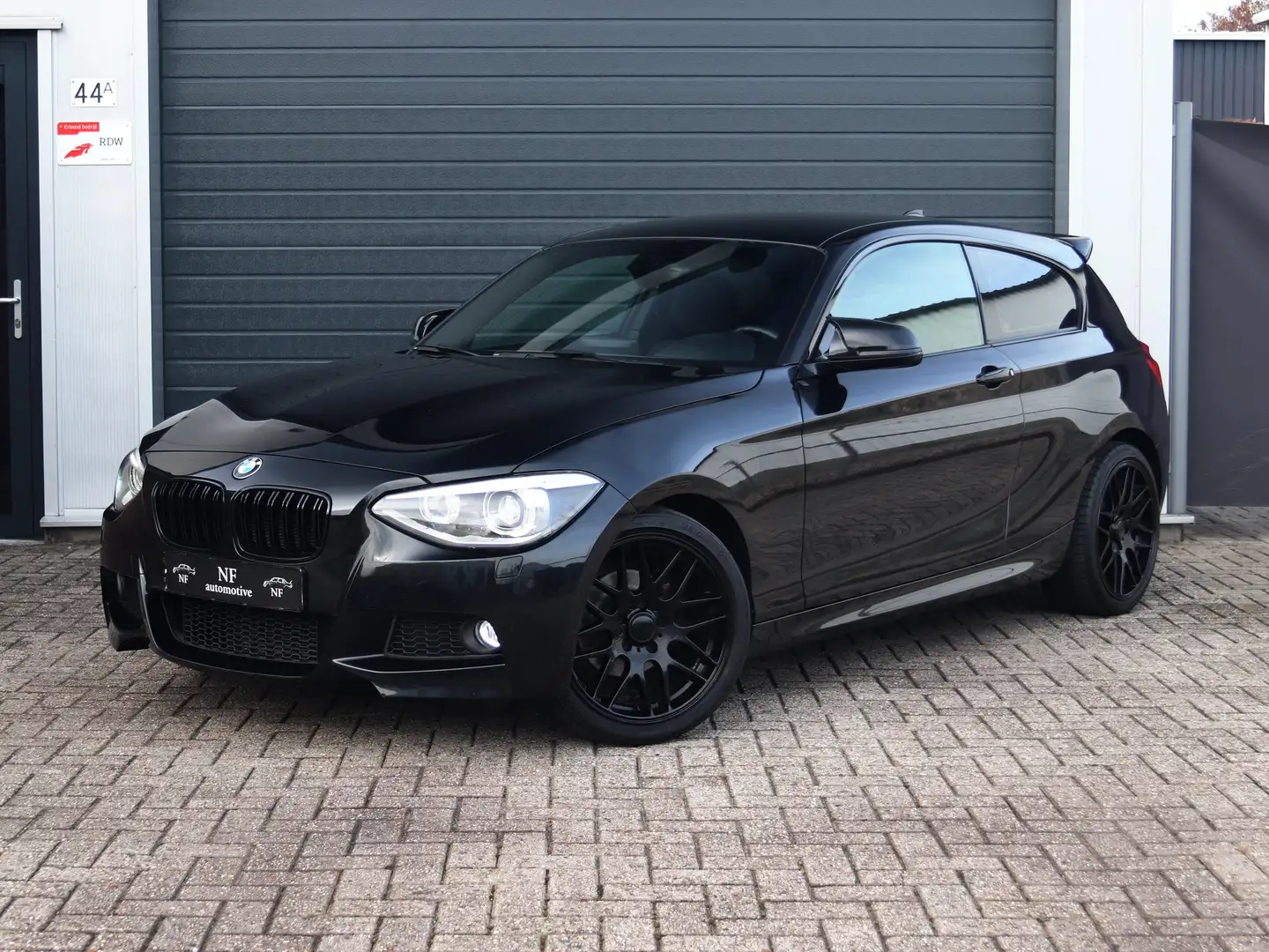 BMW 114 114i F21 - M-Package - NL auto! - LED Navi Carplay Noir - 1