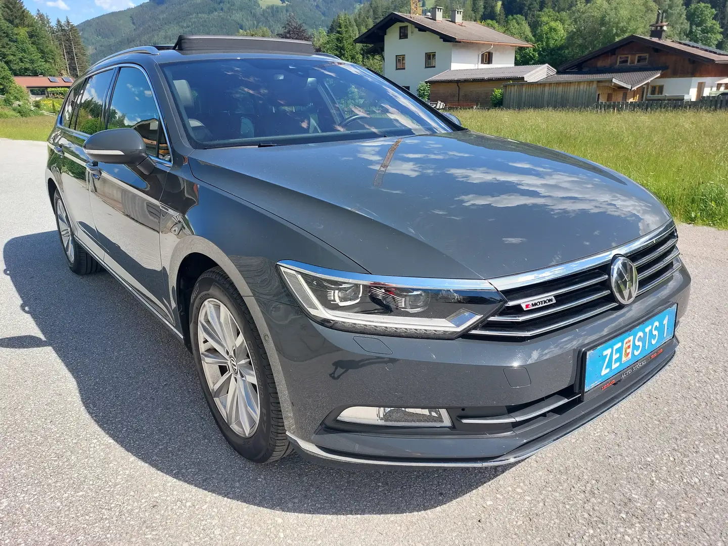 Volkswagen Passat Variant SCR Highline 2,0 TDI 4Motion DSG Grijs - 1
