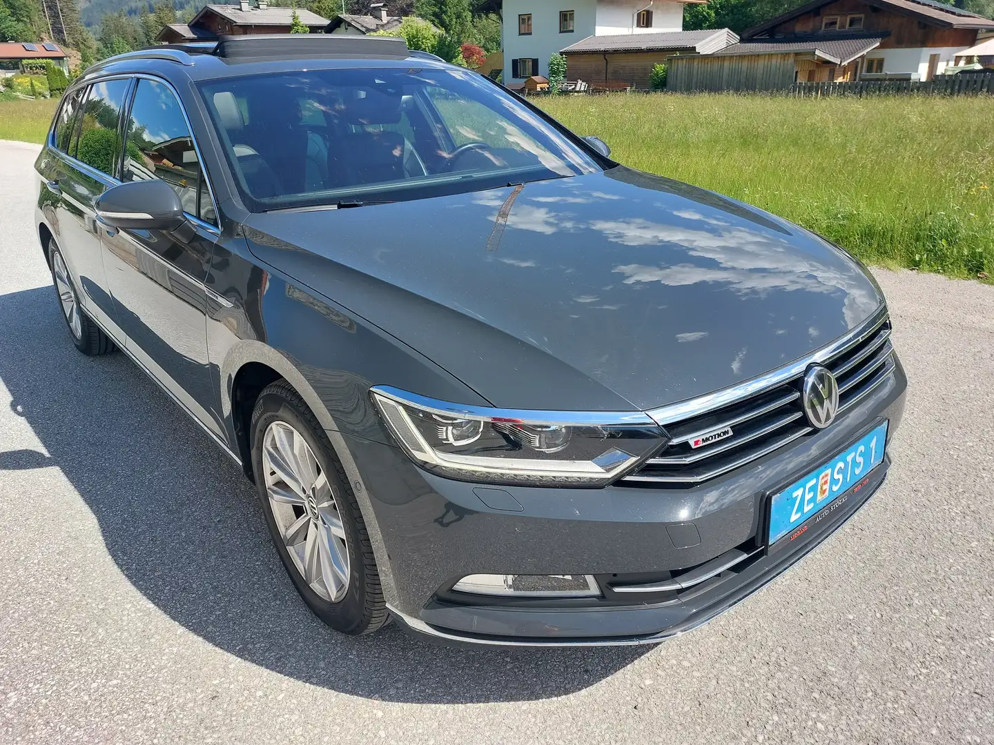 Volkswagen Passat Variant SCR Highline 2,0 TDI 4Motion DSG Grijs - 2