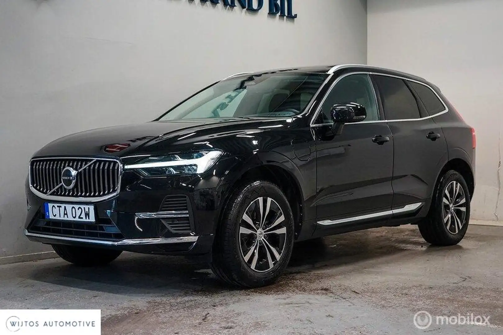 Volvo XC60 2.0 T6 Plug-in hybrid AWD Core Bright, H/K, trekh Zwart - 1