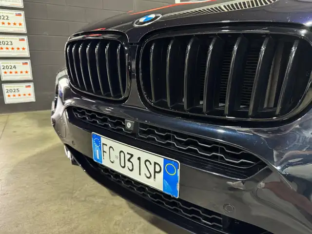 BMW X6 view 10