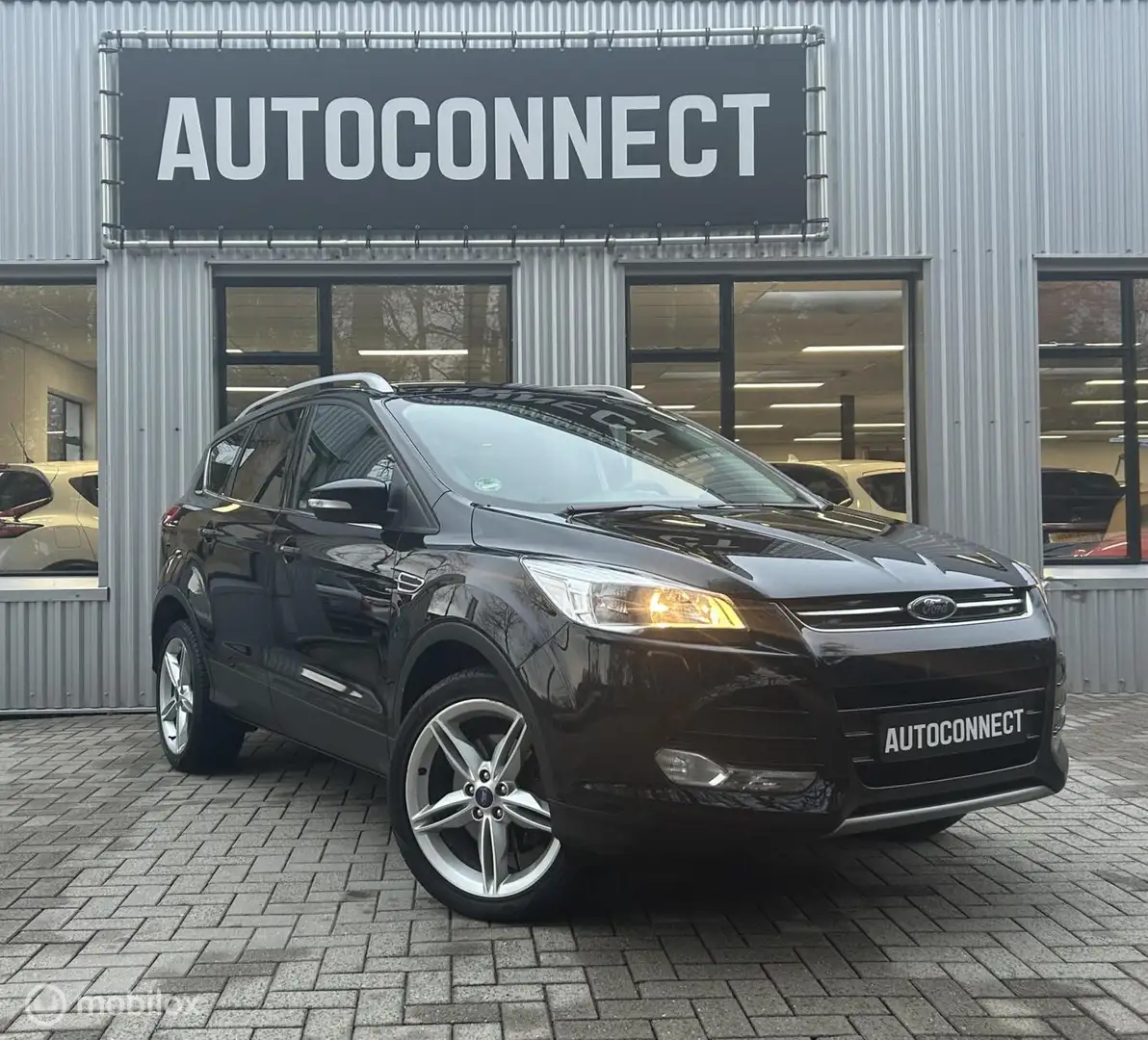Ford Kuga 1.5 Titanium 4WD NAVI, LEDER, CRUISE, 1e EIGENAAR Zwart - 2