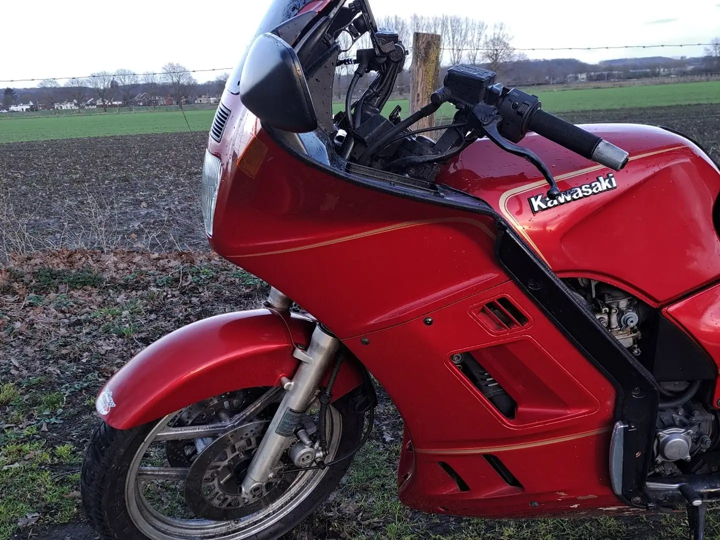 Kawasaki GTR 1000 Roşu - 2