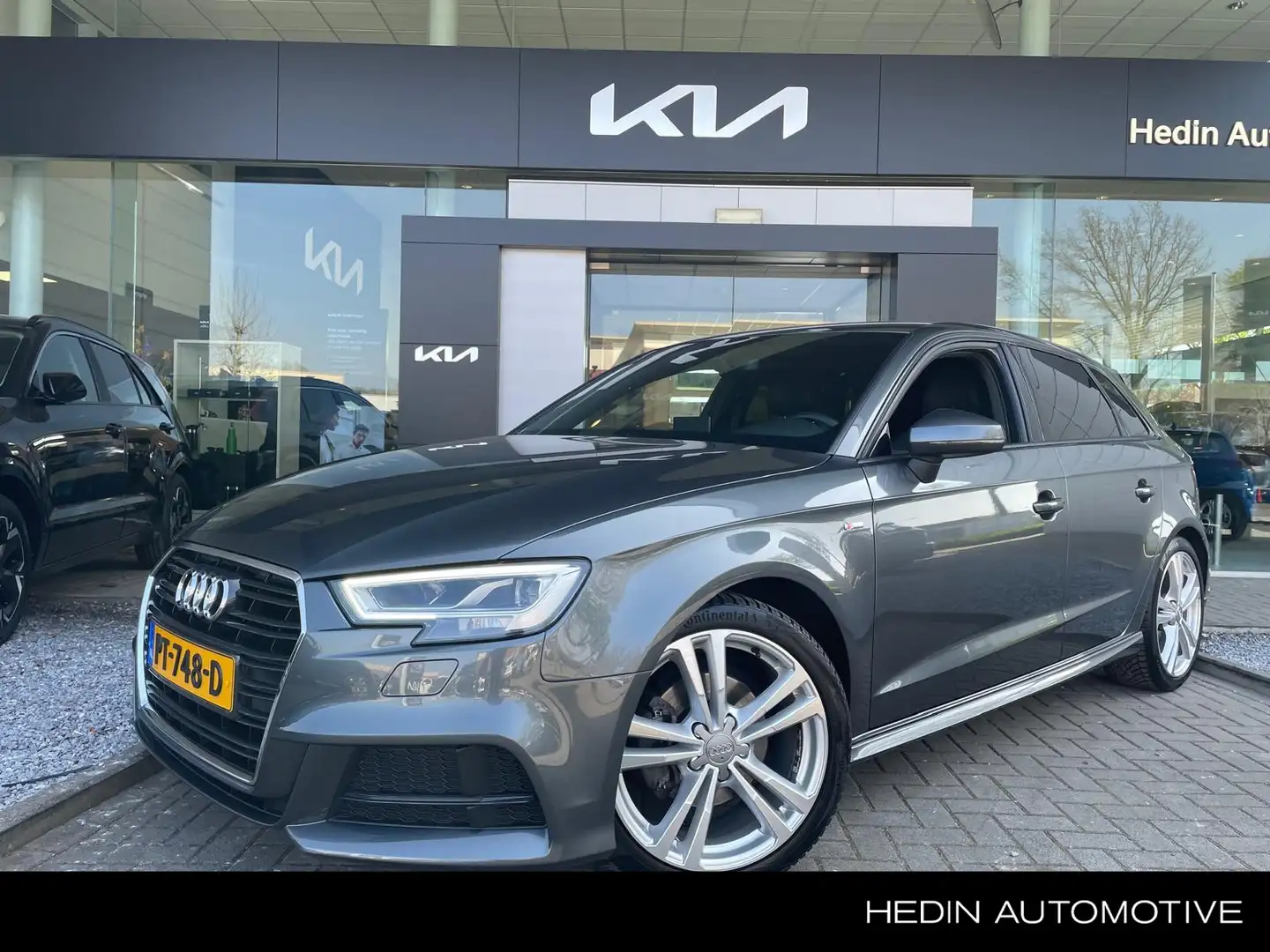 Audi A3 Sportback 1.5 TFSI CoD Sport S Line Edition 3x S L Grijs - 1