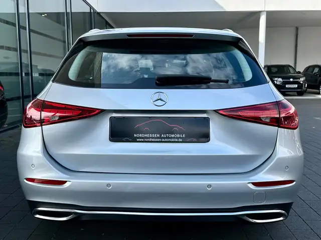 Mercedes-Benz C-Class view 9