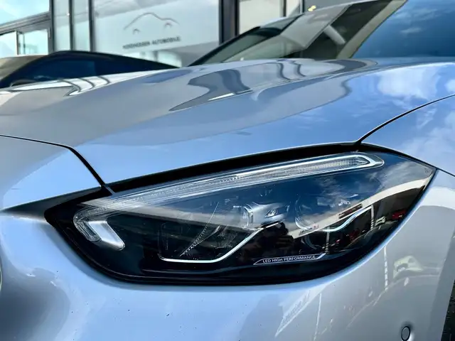 Mercedes-Benz C-Class view 4
