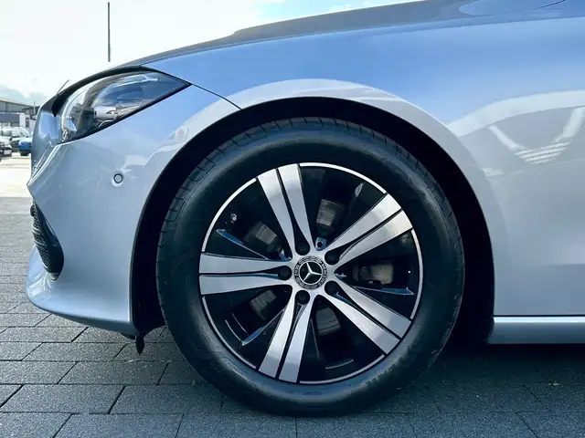 Mercedes-Benz C-Class view 5