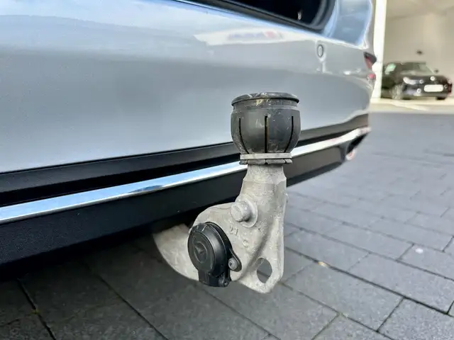 Mercedes-Benz C-Class view 12