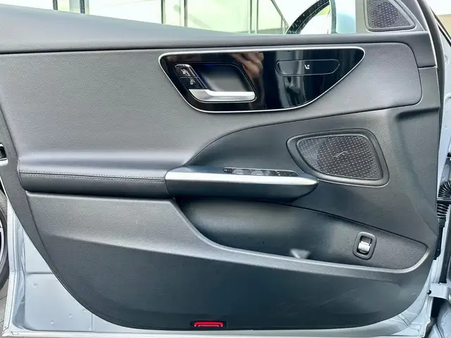 Mercedes-Benz C-Class view 13