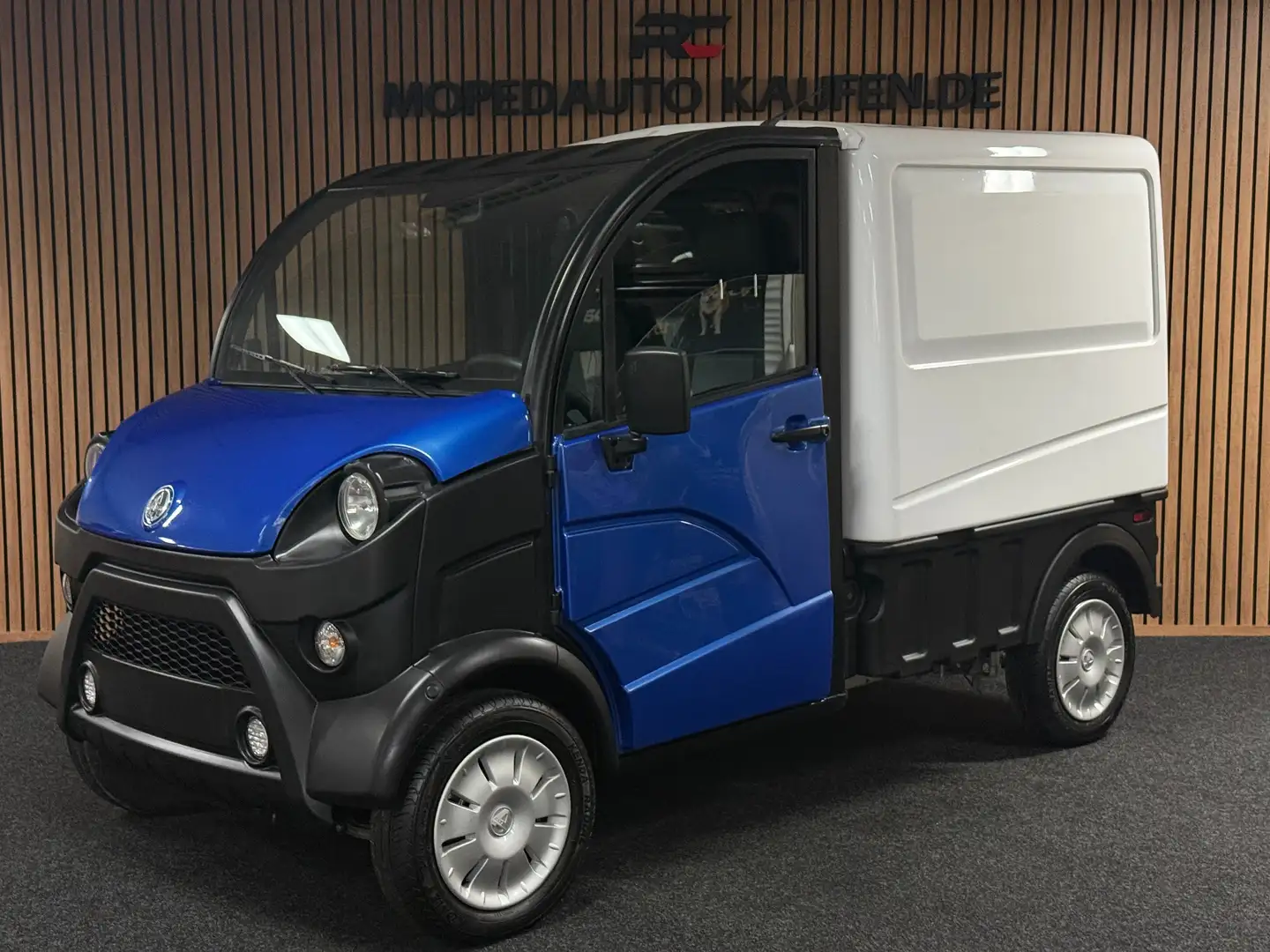 Aixam D-truck Mega Kastenwagen / 8 PS Kubota Motor / Rückfahr - 1