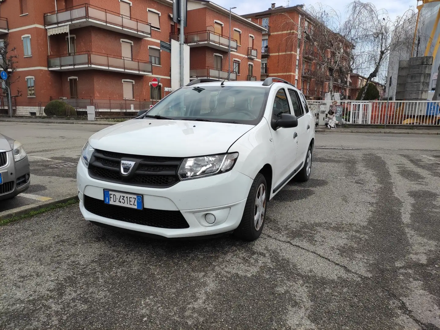 Dacia Logan MCV 0.9 tce Laureate Gpl s&s 90cv bijela - 1