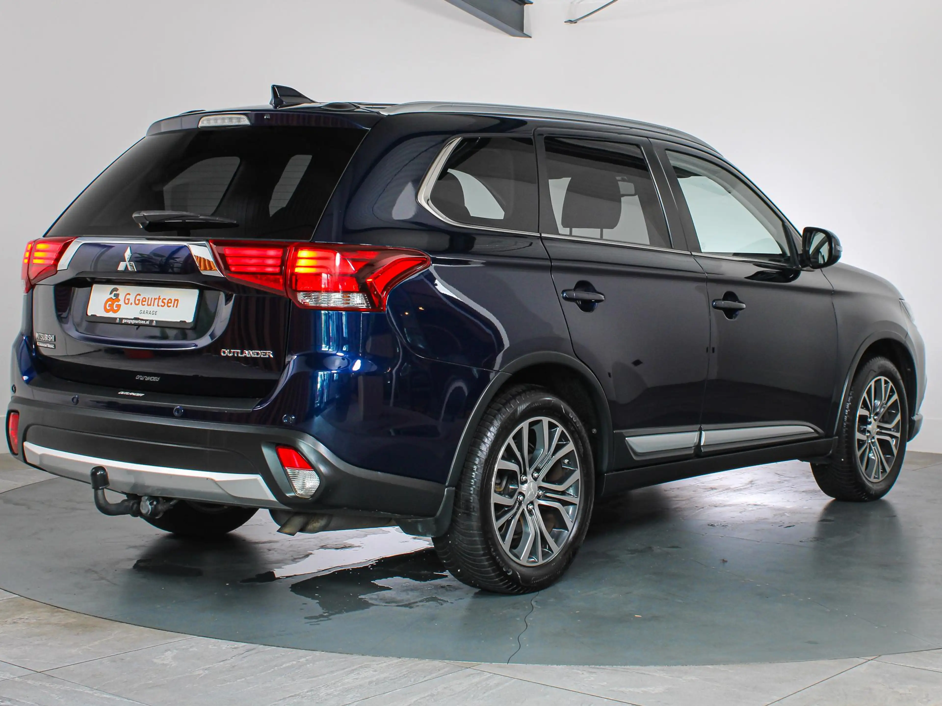 Mitsubishi Outlander 2.0 Executive Edition 7-Persoons Trekhaak, Alcanta — photo 2
