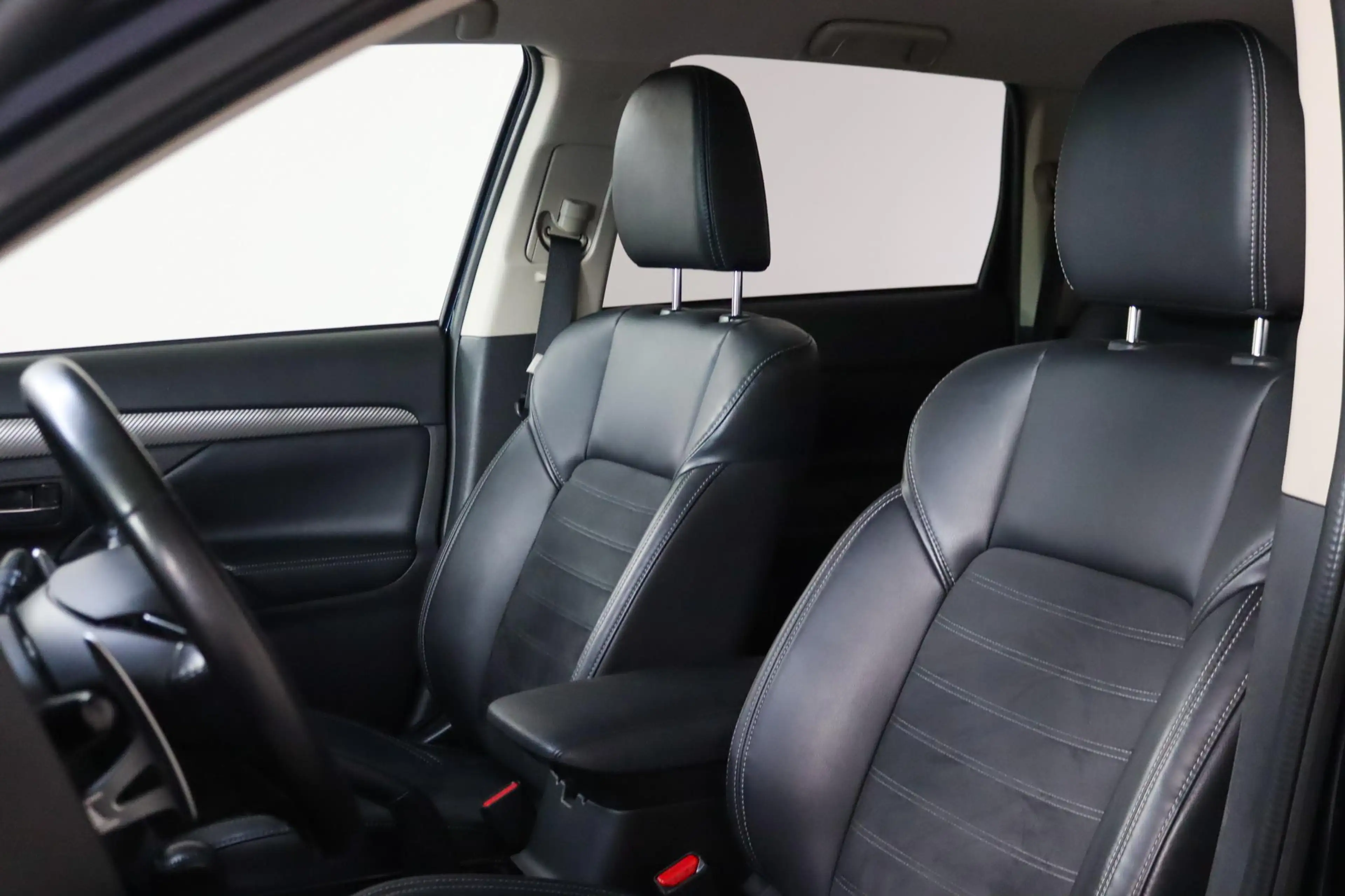 Mitsubishi Outlander 2.0 Executive Edition 7-Persoons Trekhaak, Alcanta — photo 4