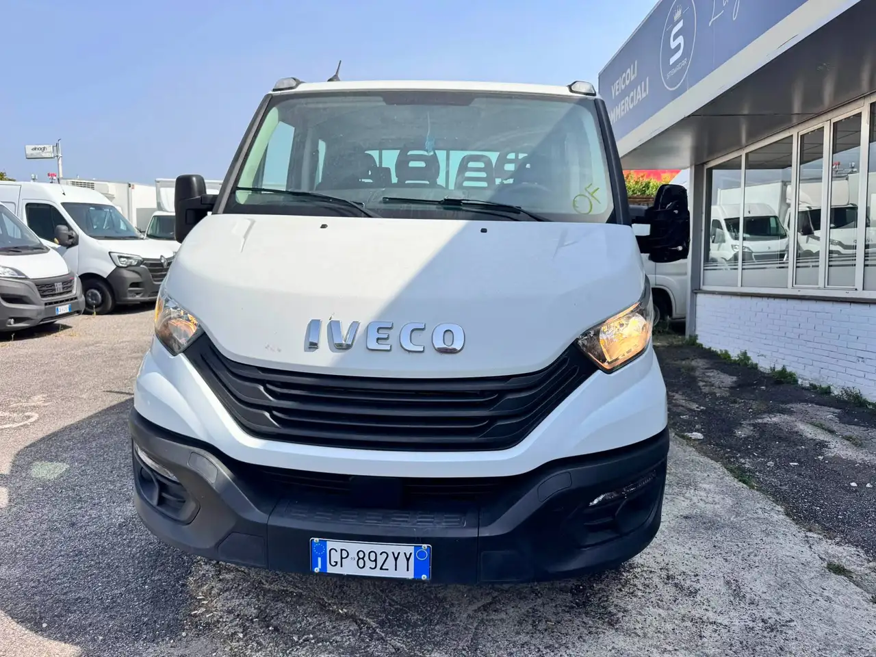 Iveco Daily 2023 — фото 8