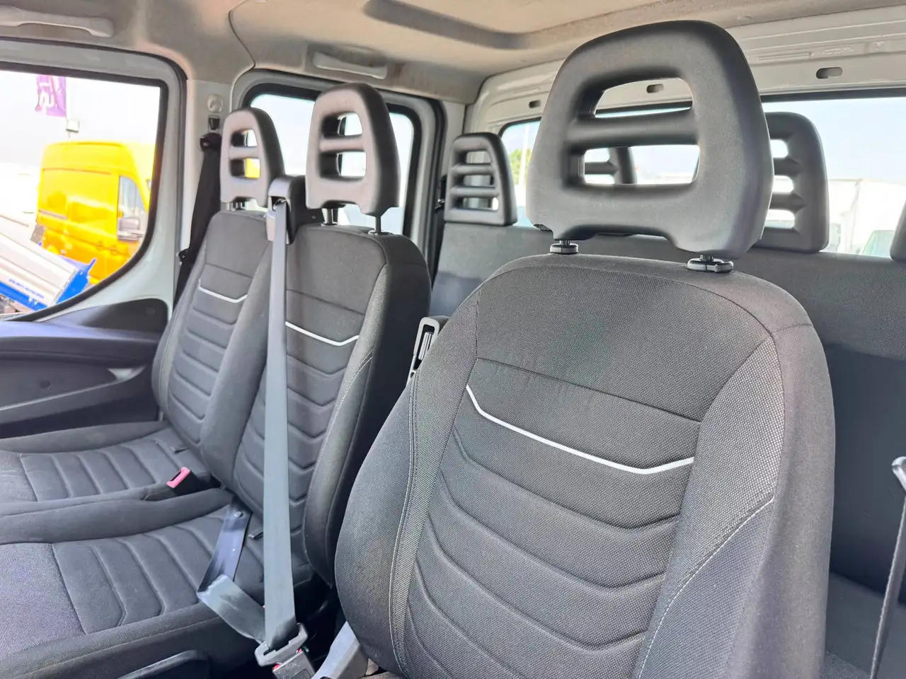 Iveco Daily 2023 — фото 10