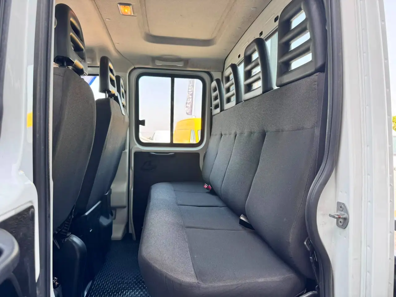 Iveco Daily 2023 — фото 11