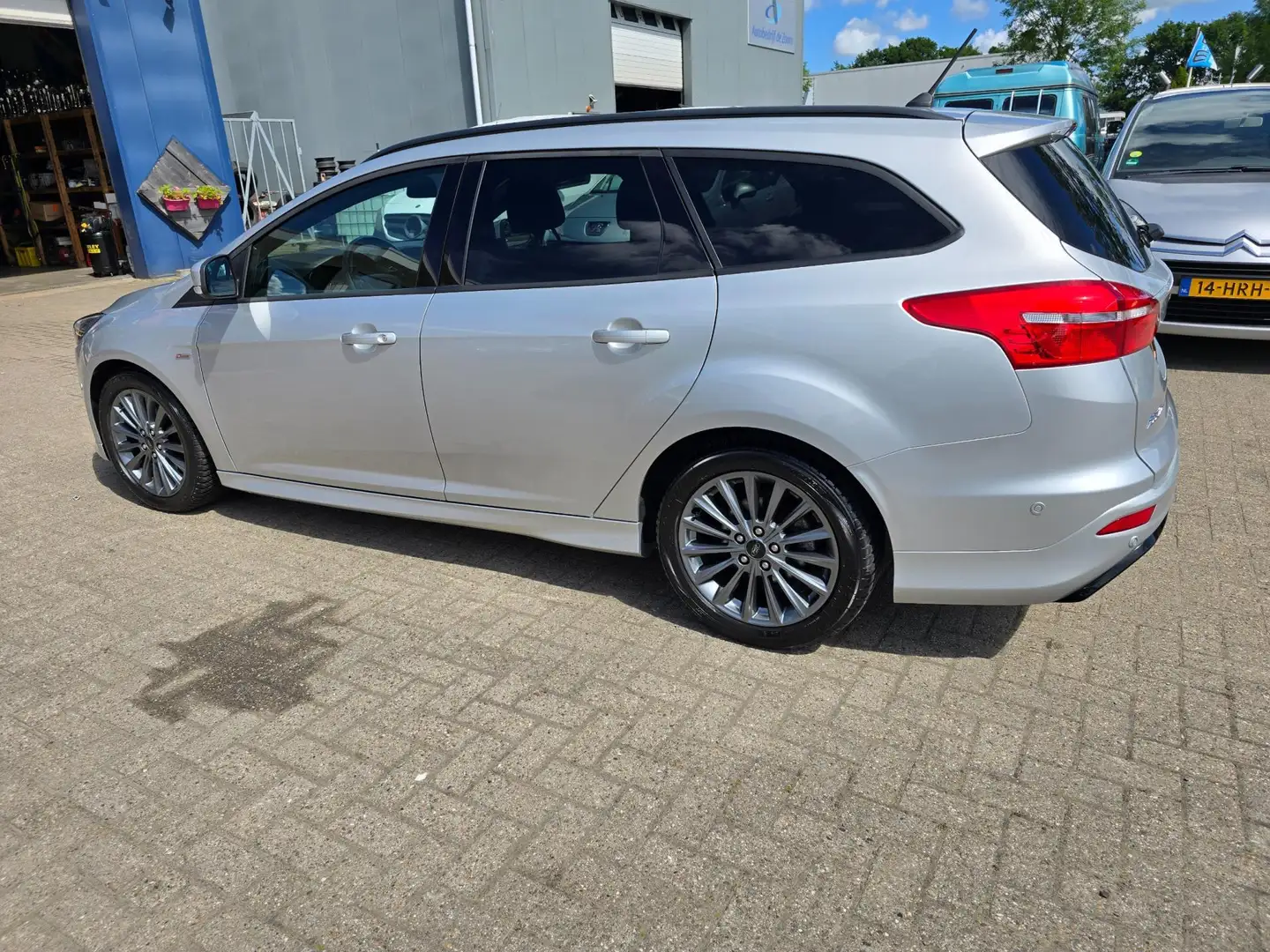 Ford Focus Wagon 1.0 ST Line Grijs - 2
