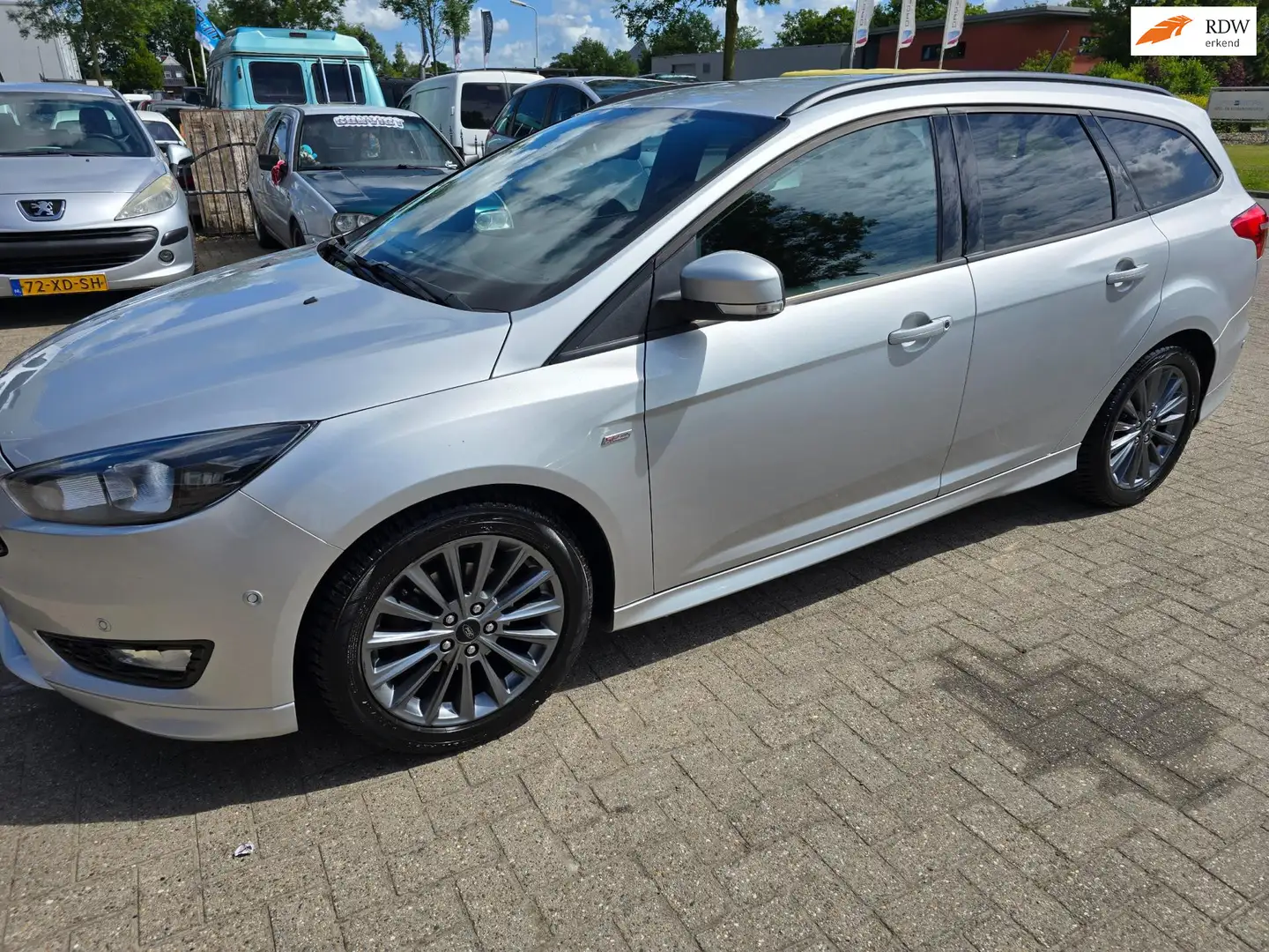 Ford Focus Wagon 1.0 ST Line Grijs - 1