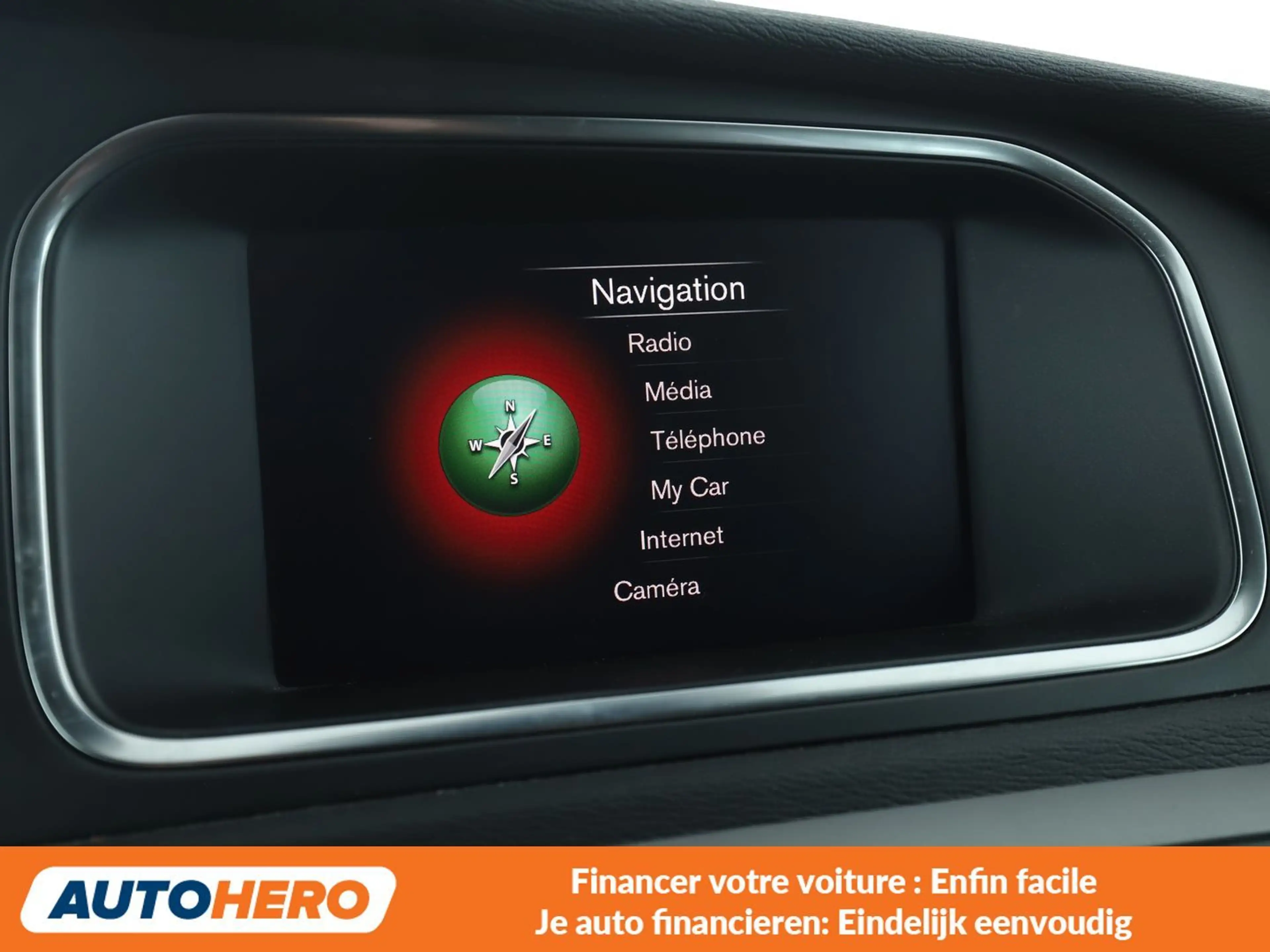 Volvo V40 Cross Country 2.0 D2 — photo 9