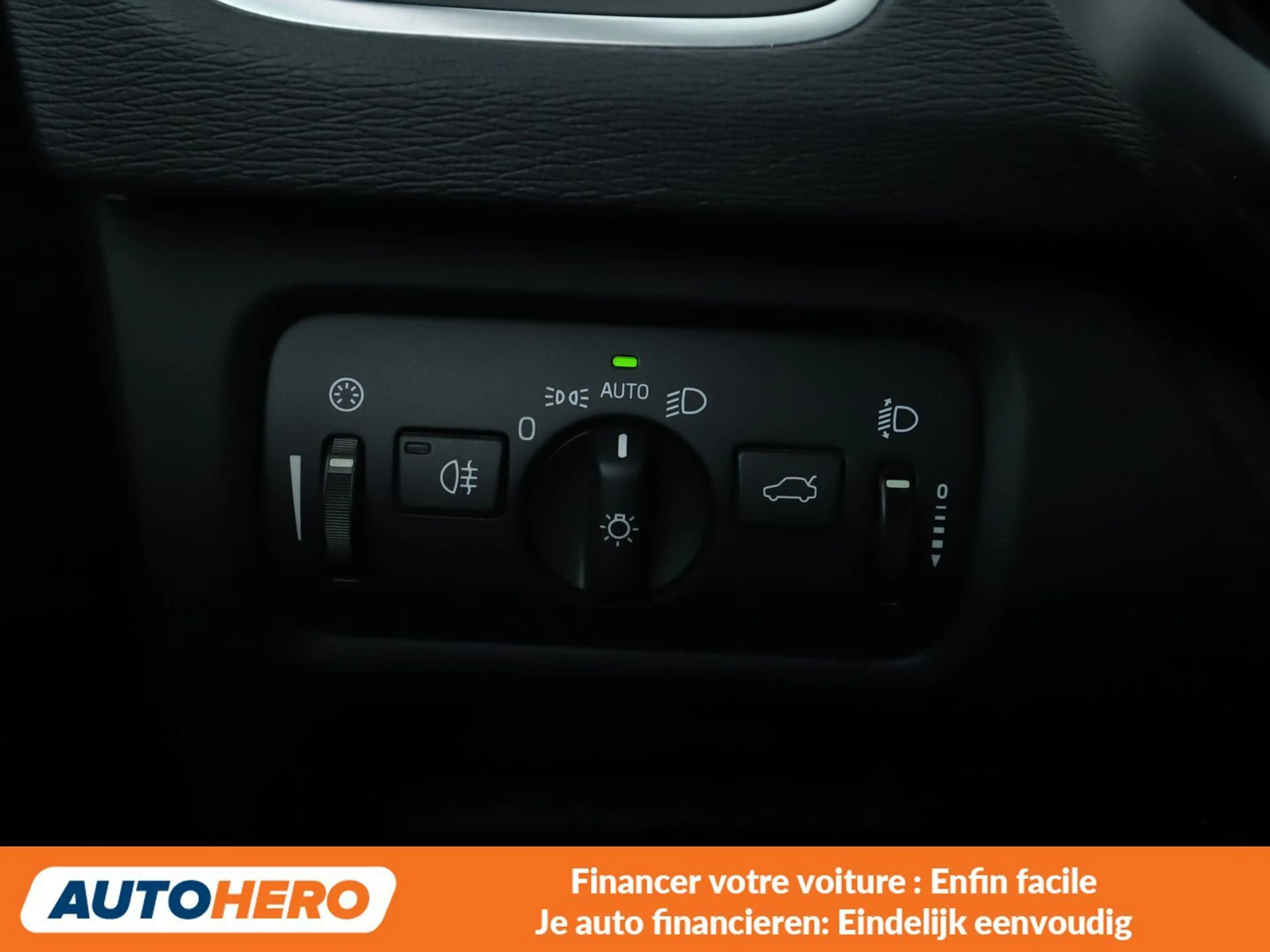 Volvo V40 Cross Country 2.0 D2 — photo 14