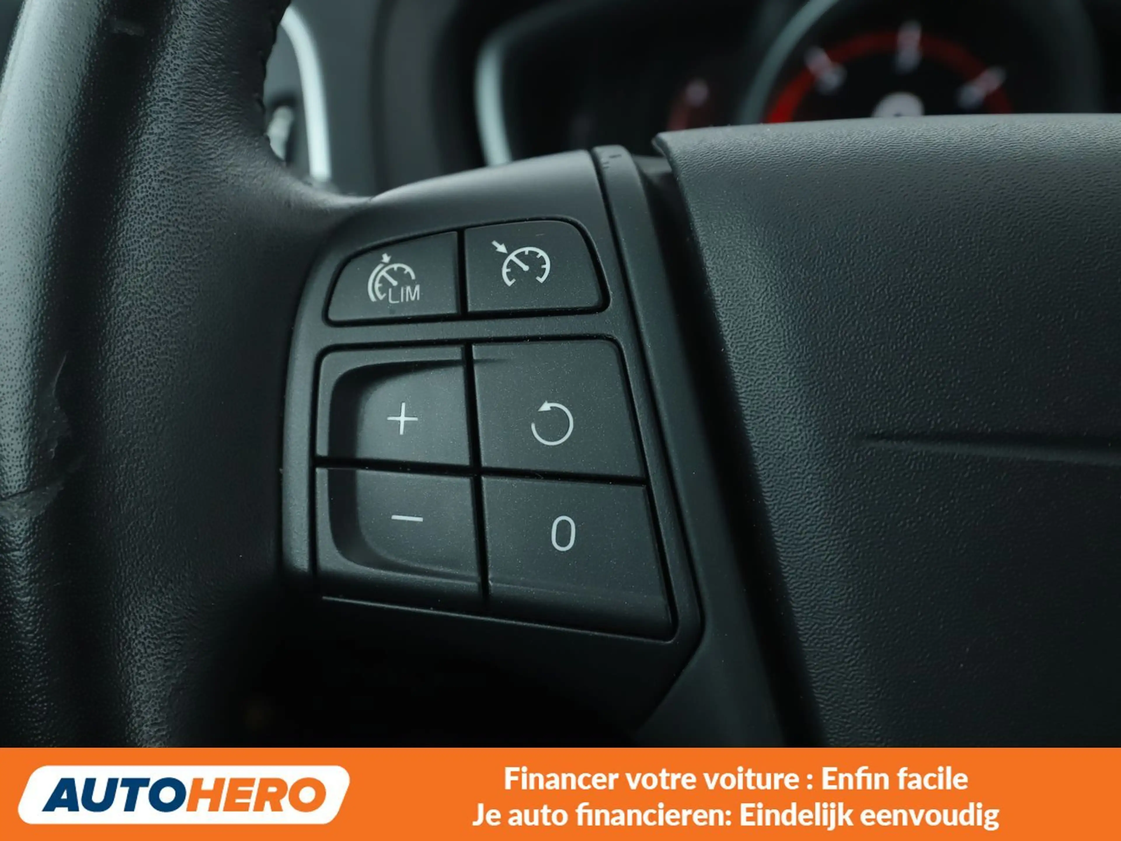 Volvo V40 Cross Country 2.0 D2 — photo 13
