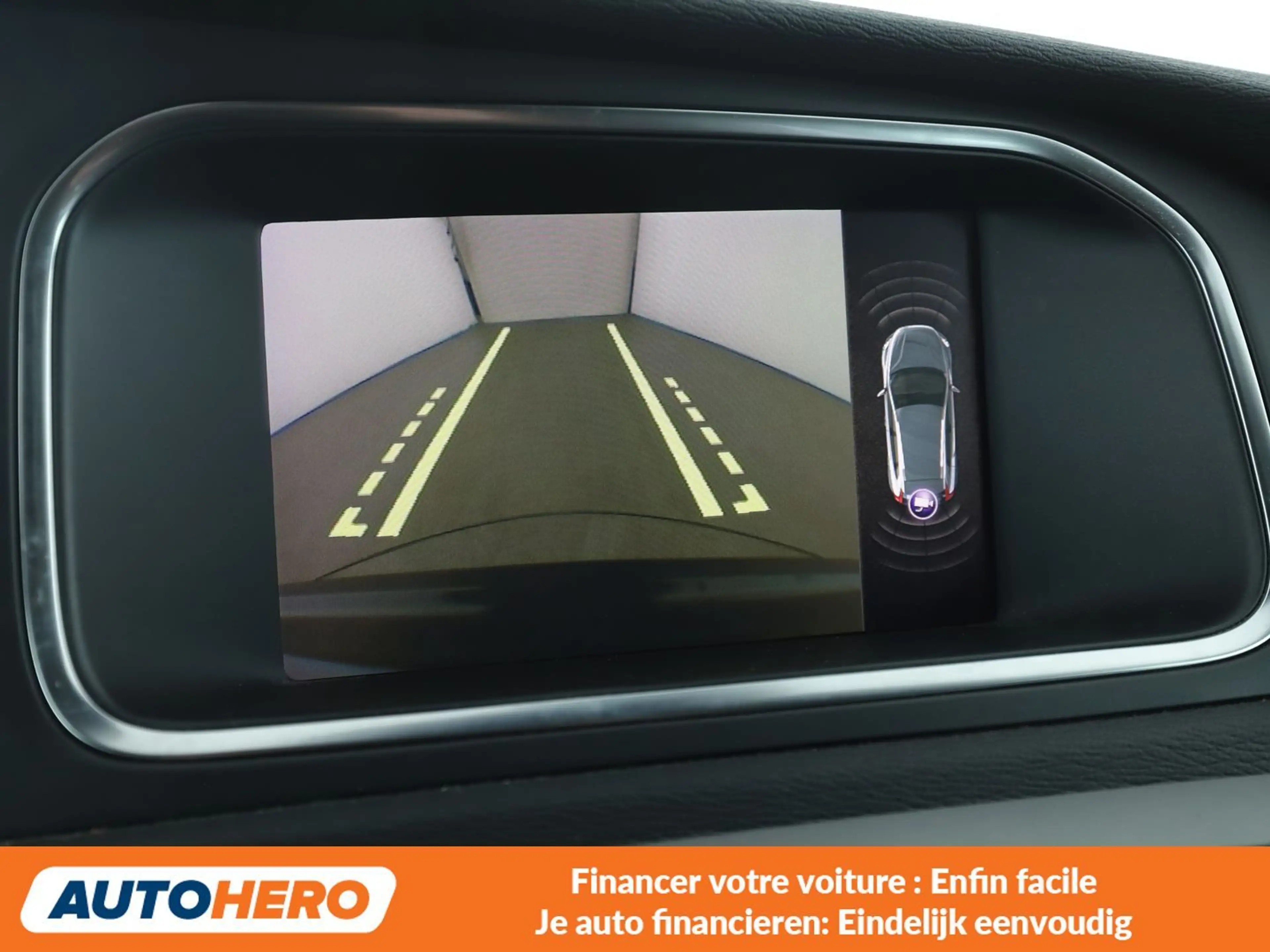Volvo V40 Cross Country 2.0 D2 — photo 8