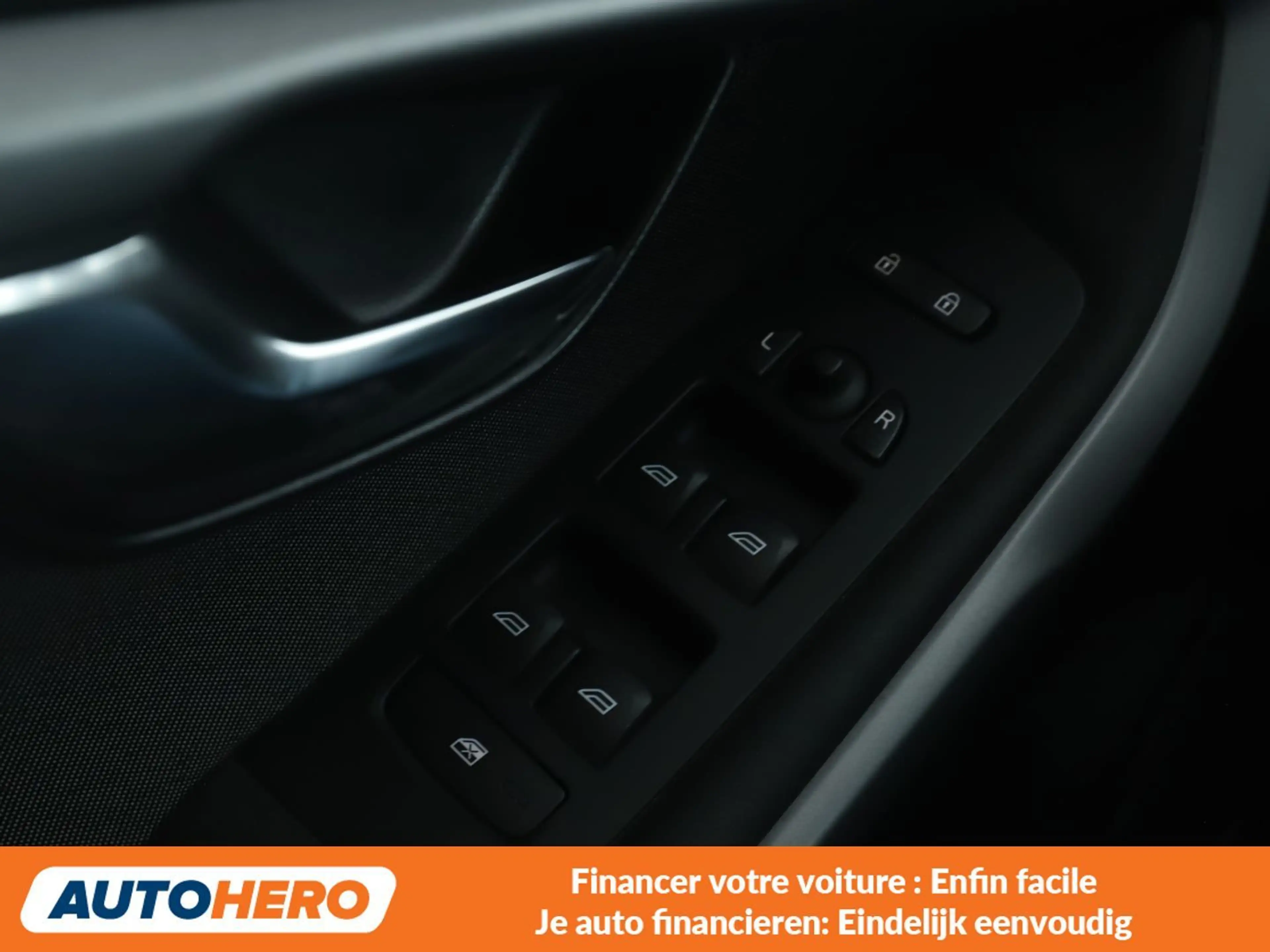 Volvo V40 Cross Country 2.0 D2 — photo 15