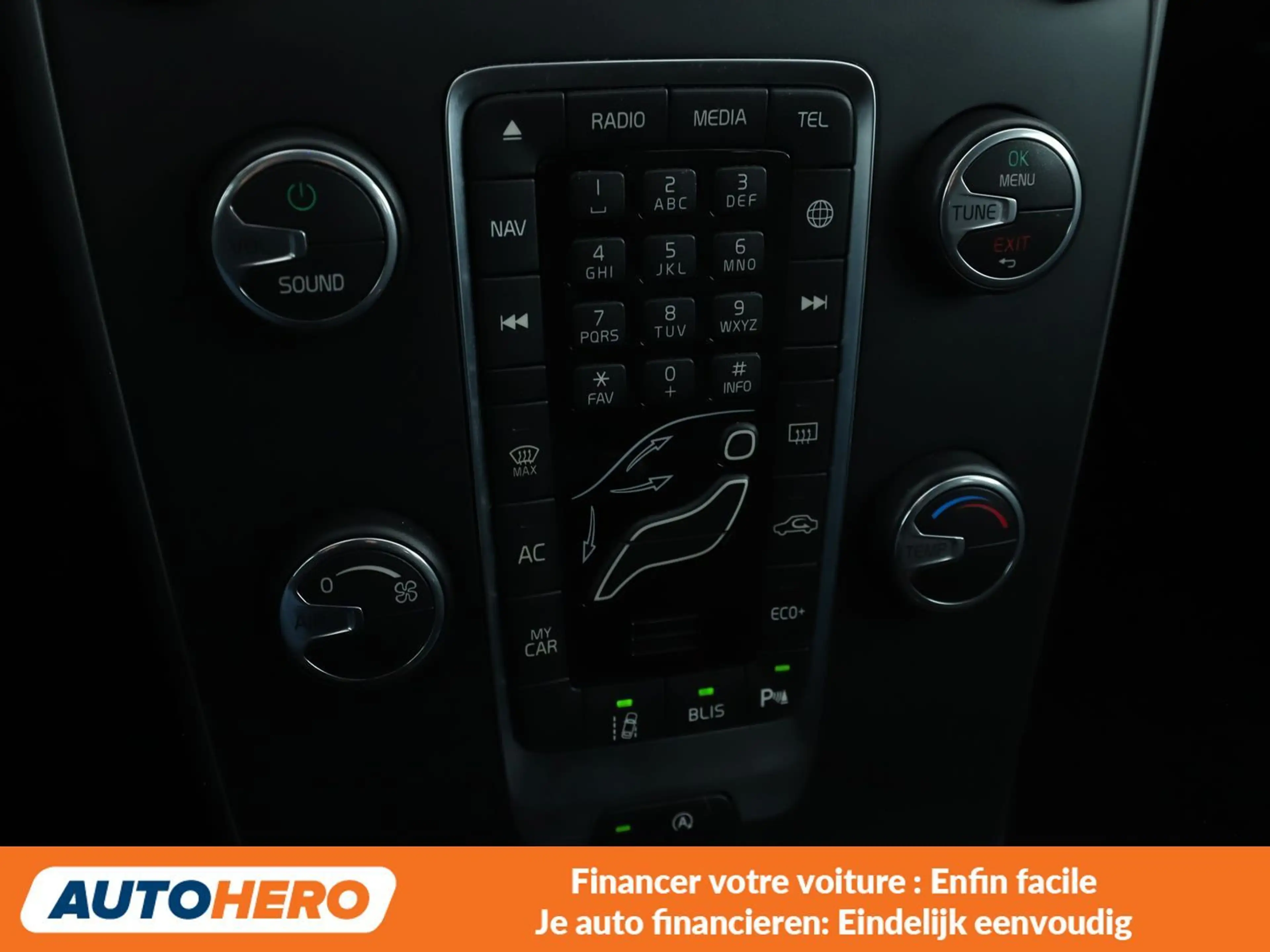 Volvo V40 Cross Country 2.0 D2 — photo 11