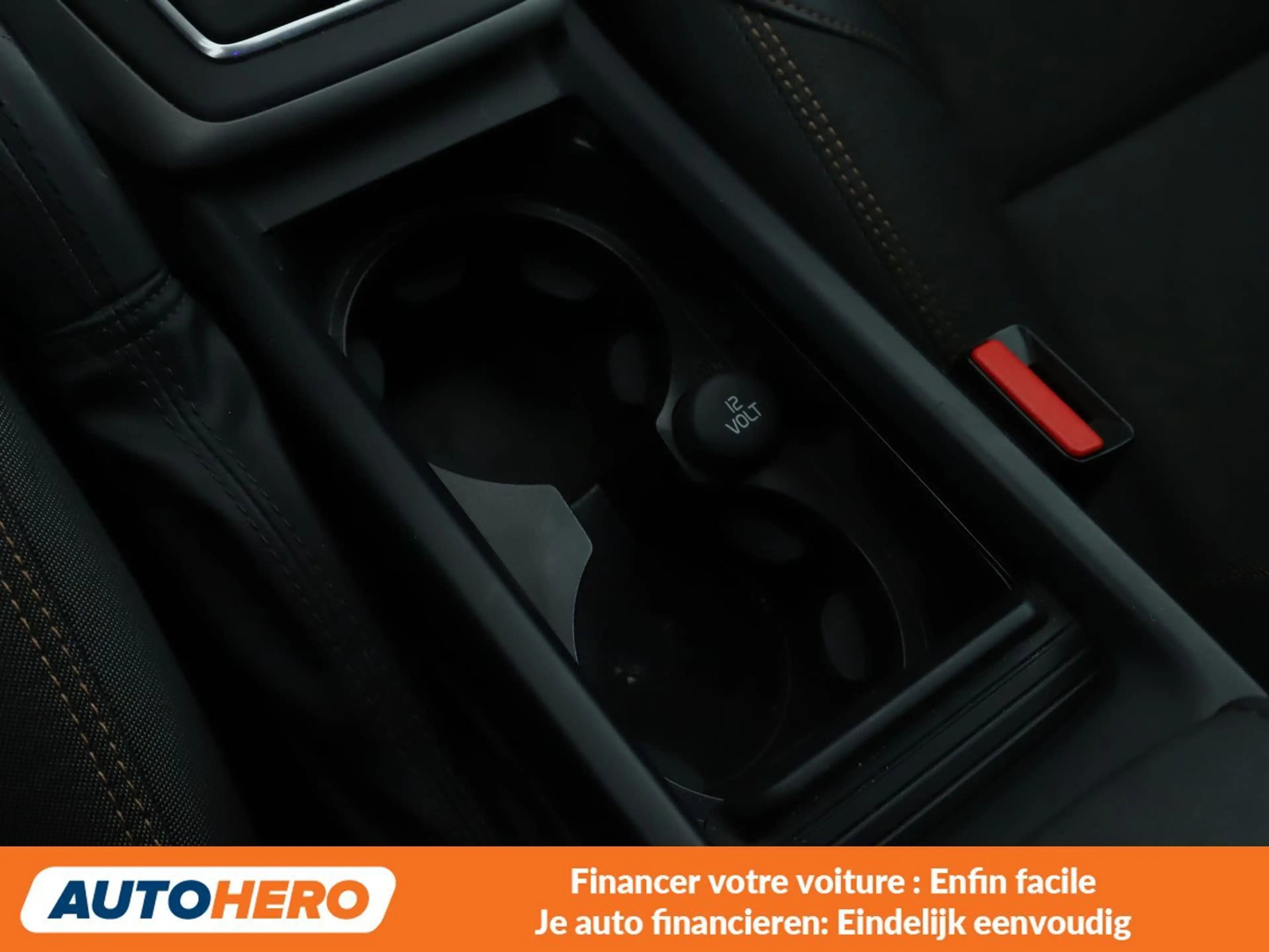 Volvo V40 Cross Country 2.0 D2 — photo 12