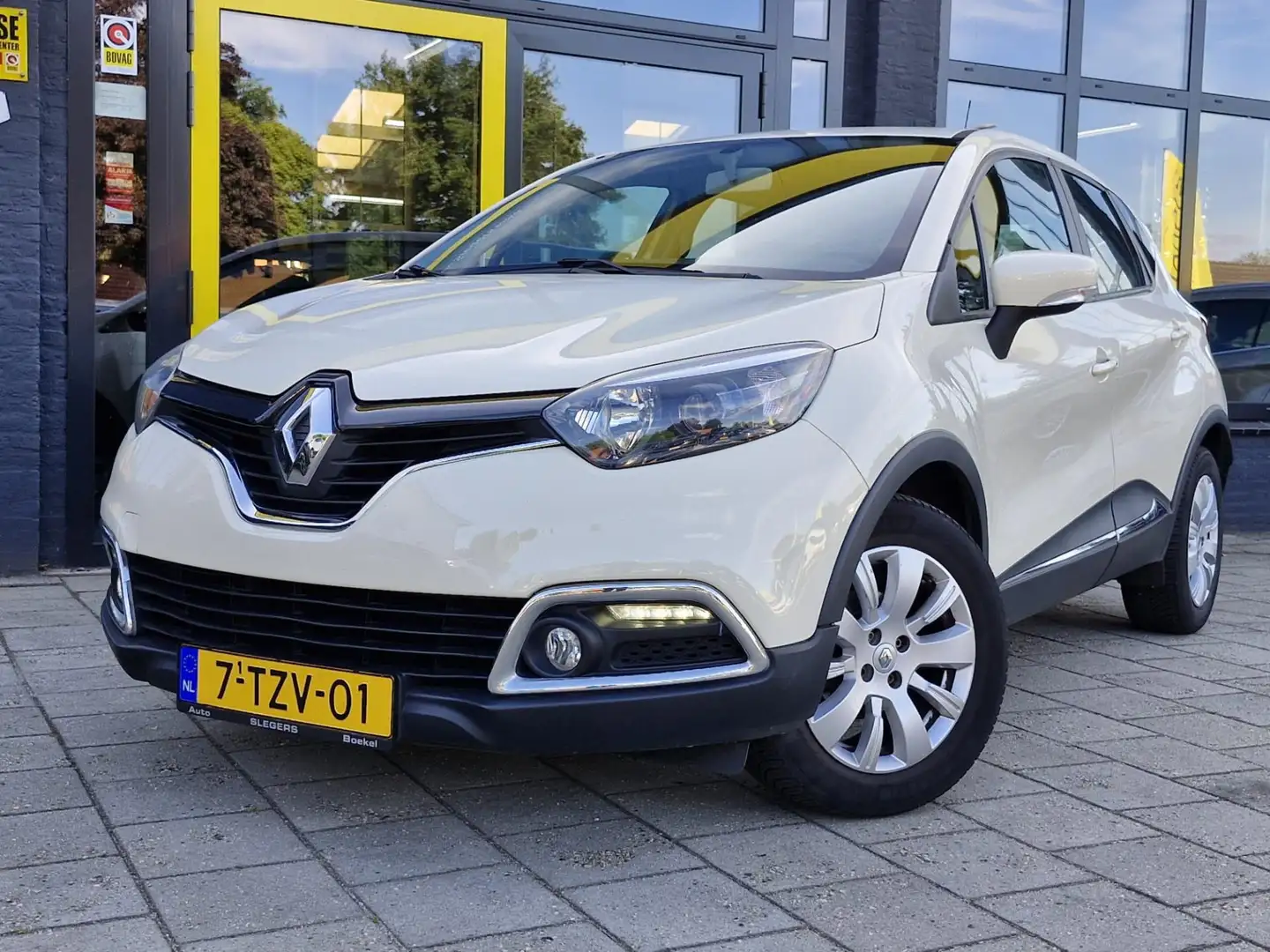Renault Captur 0.9 TCe Expression | Trekhaak | Cruise Control | A Brun - 2
