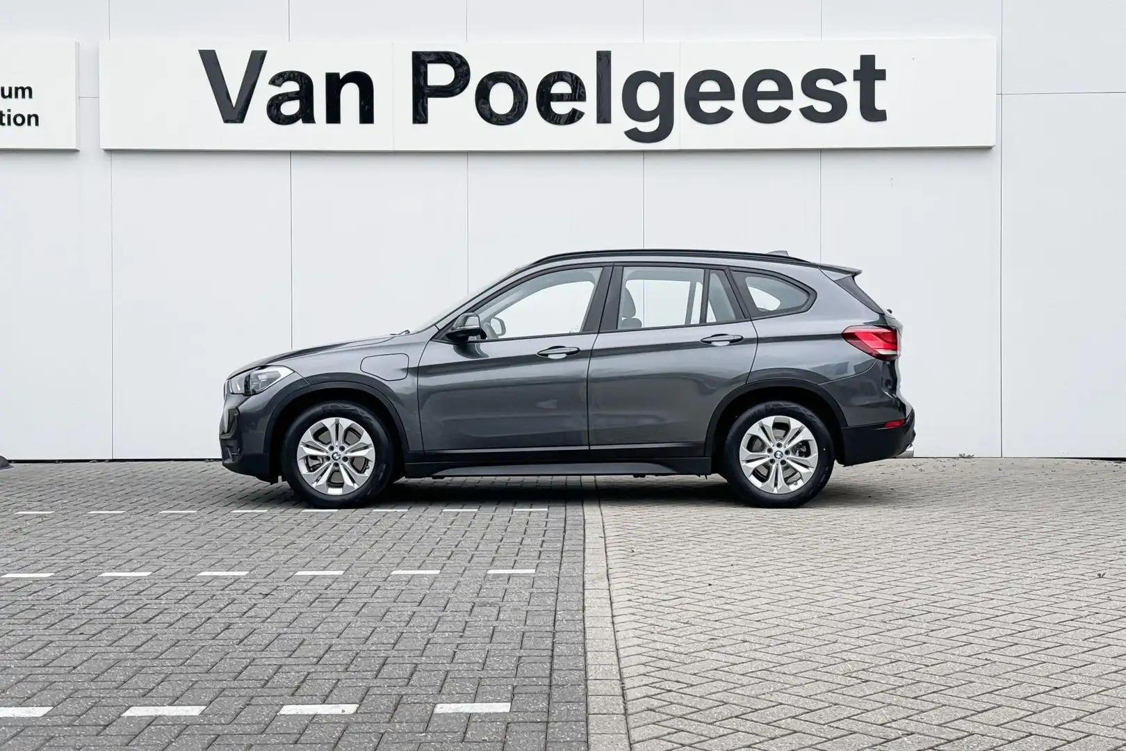 BMW X1 xDrive25e Head Up | Leder | Navigatie Plus | Grijs - 2